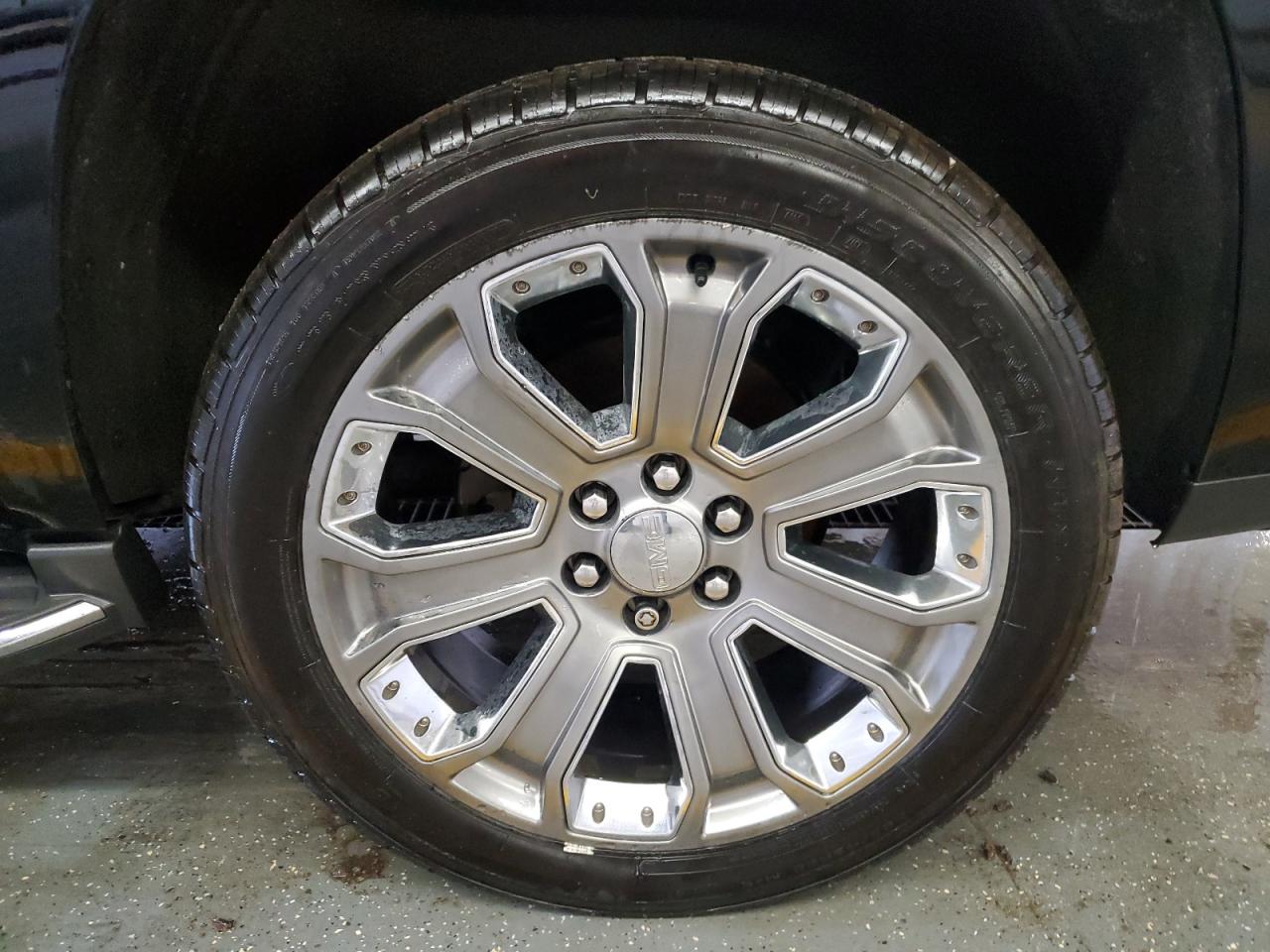 2015 Gmc Yukon Denali Black vin: 1GKS2CKJ4FR734806 Damage: Left Rear Wheel, Curb Rash, > 12 Inches