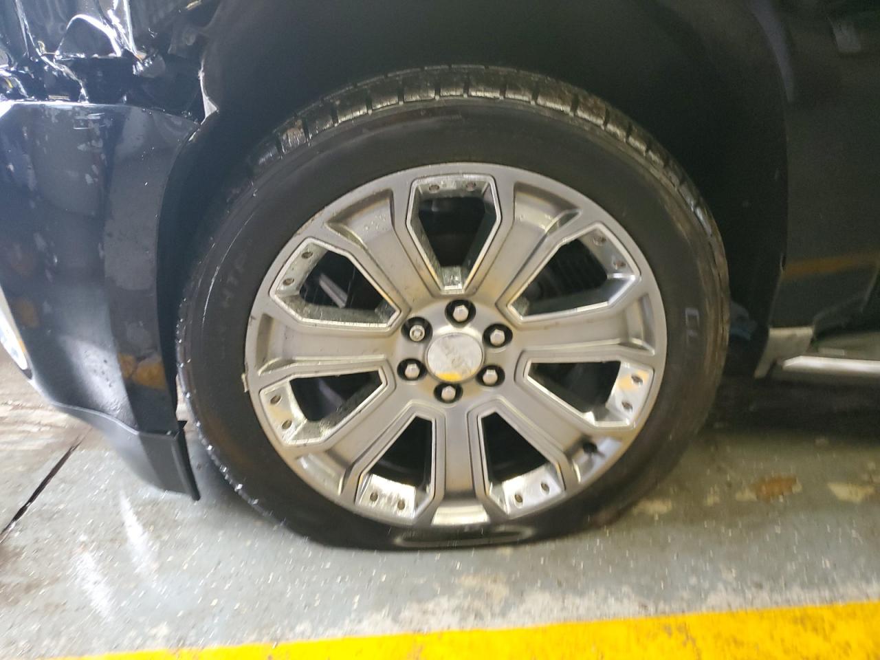 2015 Gmc Yukon Denali Black vin: 1GKS2CKJ4FR734806 Damage: Left Front Tire, Cut, Replacement Required
