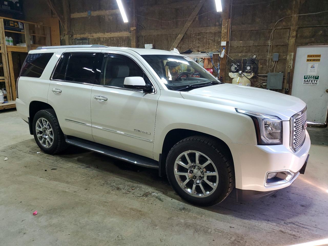 2015 Gmc Yukon Белый vin: 1GKS2CKJ6FR602372