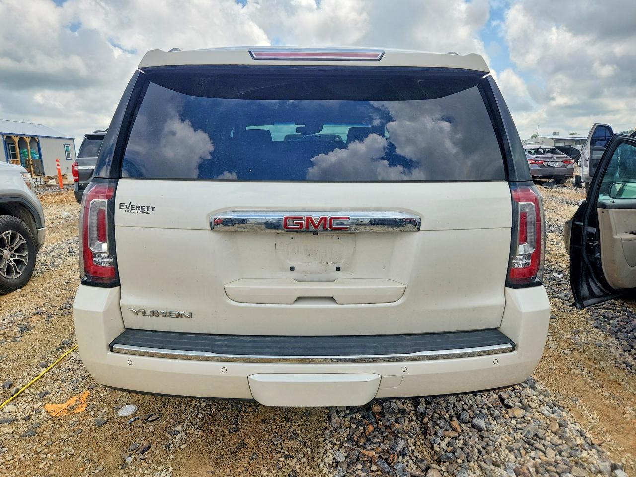 2015 Gmc Yukon Denali White vin: 1GKS2CKJ6FR728182