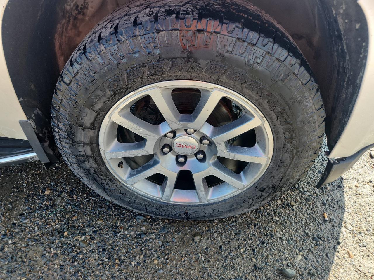 2015 Gmc Yukon Denali Белый vin: 1GKS2CKJ9FR519079 Damage: Right Front Wheel, Curb Rash, > 12 Inches