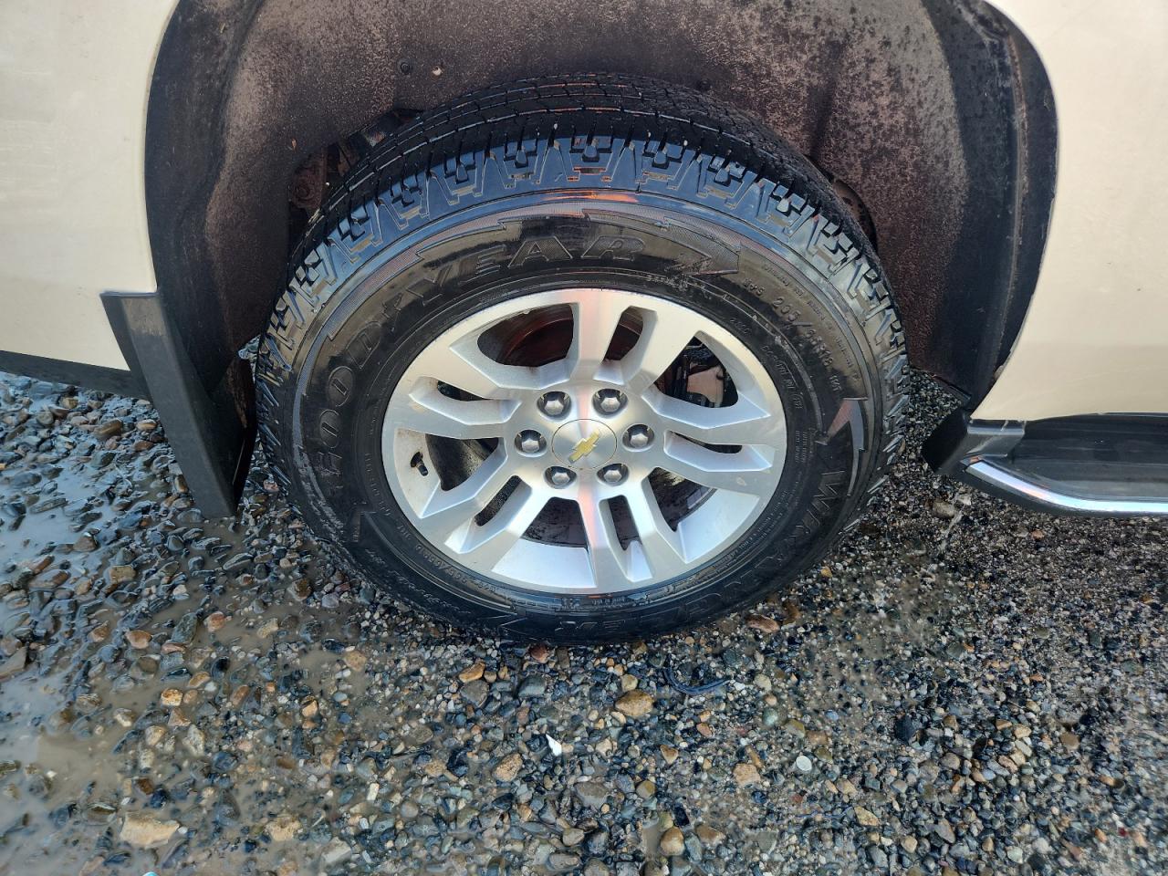 2015 Gmc Yukon Denali Белый vin: 1GKS2CKJ9FR519079 Damage: Right Rear Wheel, Curb Rash, > 12 Inches