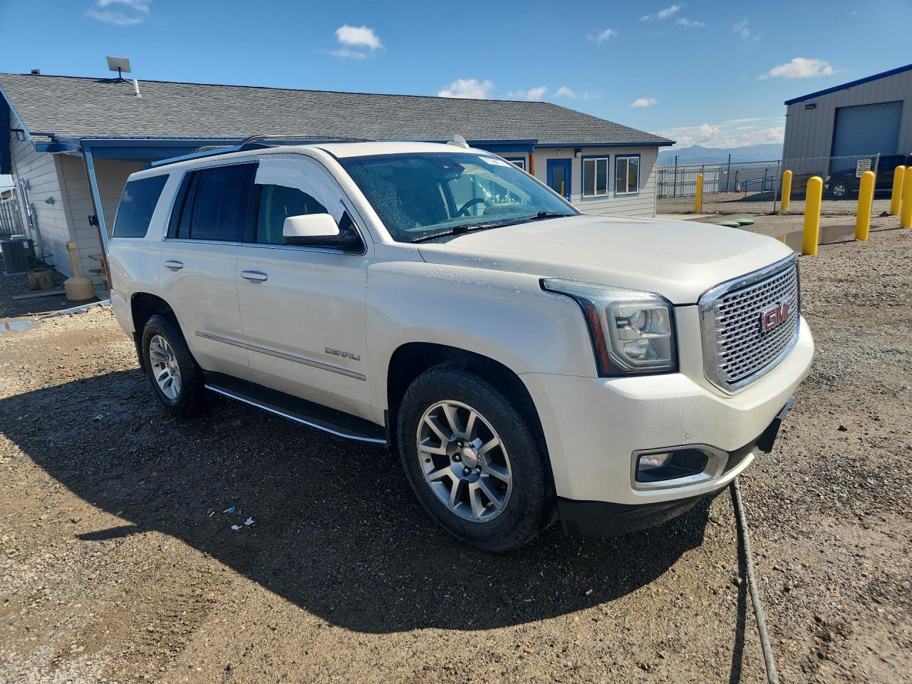 2015 Gmc Yukon Denali Белый vin: 1GKS2CKJ9FR519079 Damage: Right Front Fender, Dent(S) W/ Paint Dmg, 2 To 3 Inches