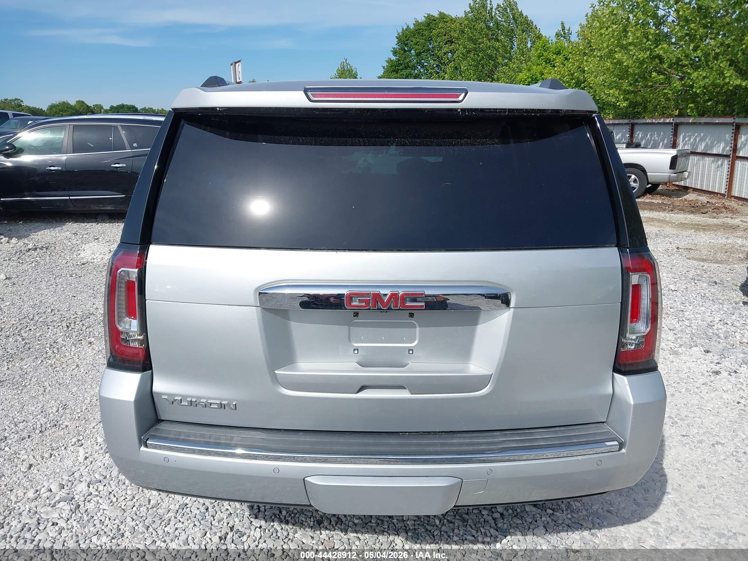 2016 Gmc Yukon Denali Silver vin: 1GKS2CKJ9GR102496
