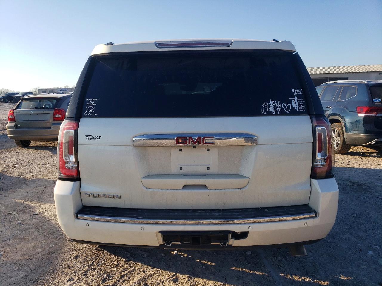 2015 Gmc Yukon Denali White vin: 1GKS2CKJXFR581493