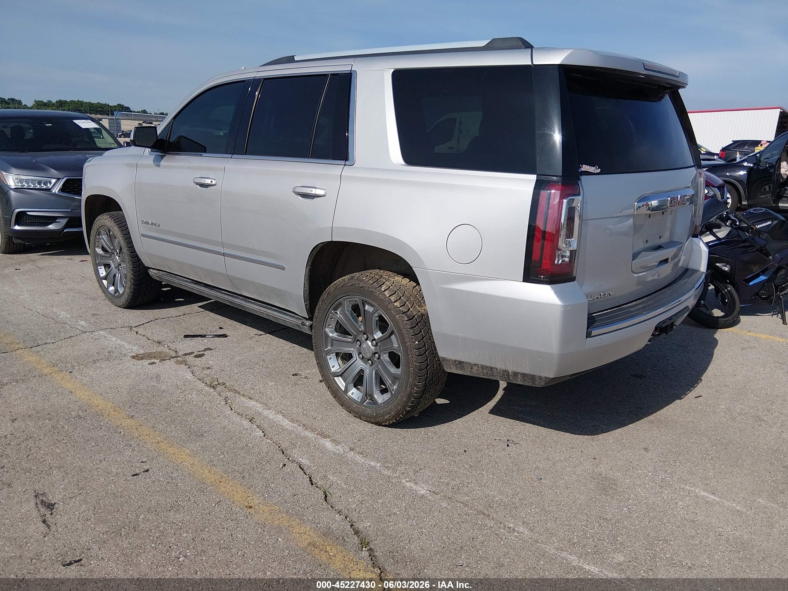 2015 Gmc Yukon Denali Silver vin: 1GKS2CKJXFR677253