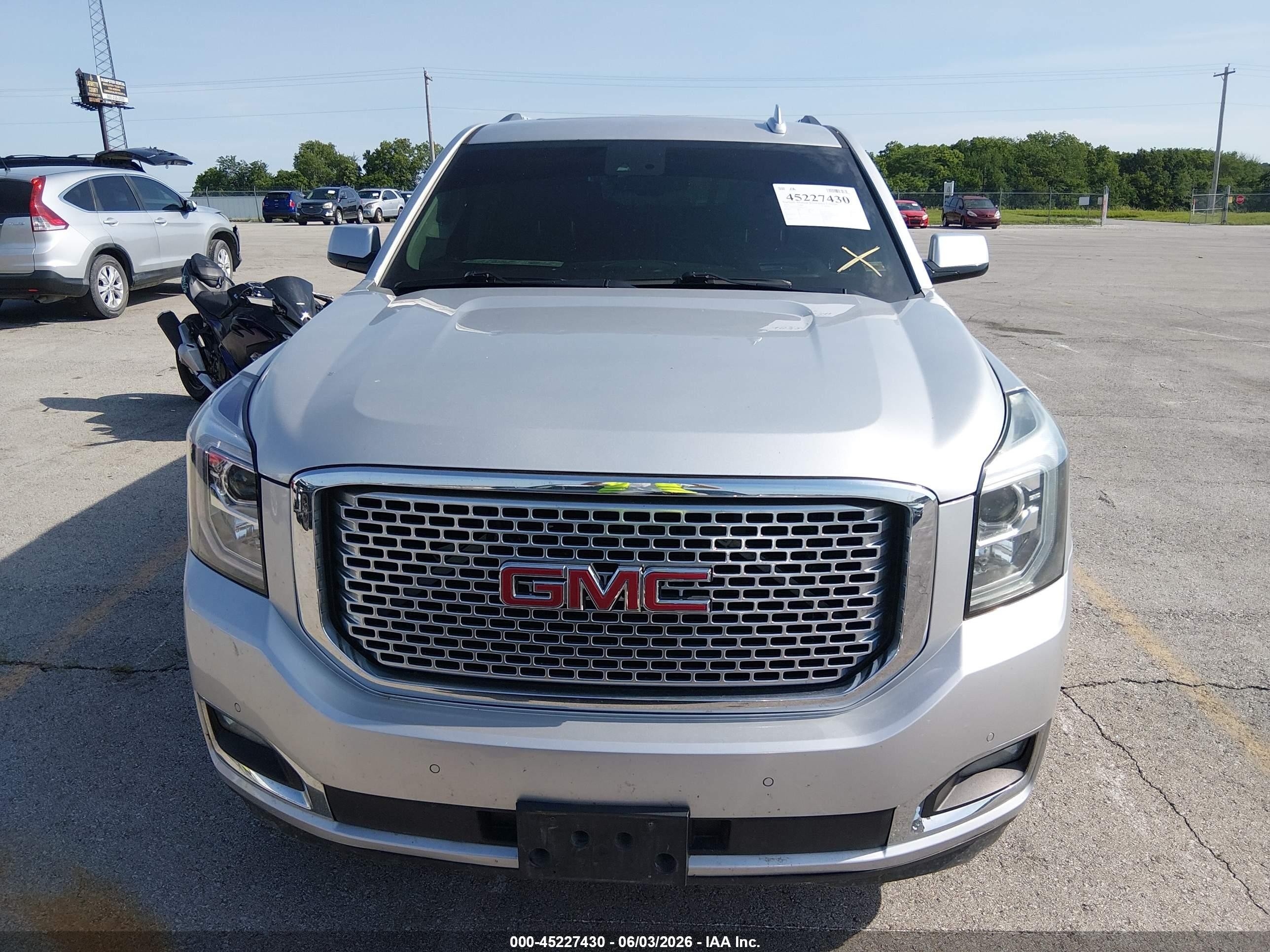 2015 Gmc Yukon Denali Silver vin: 1GKS2CKJXFR677253