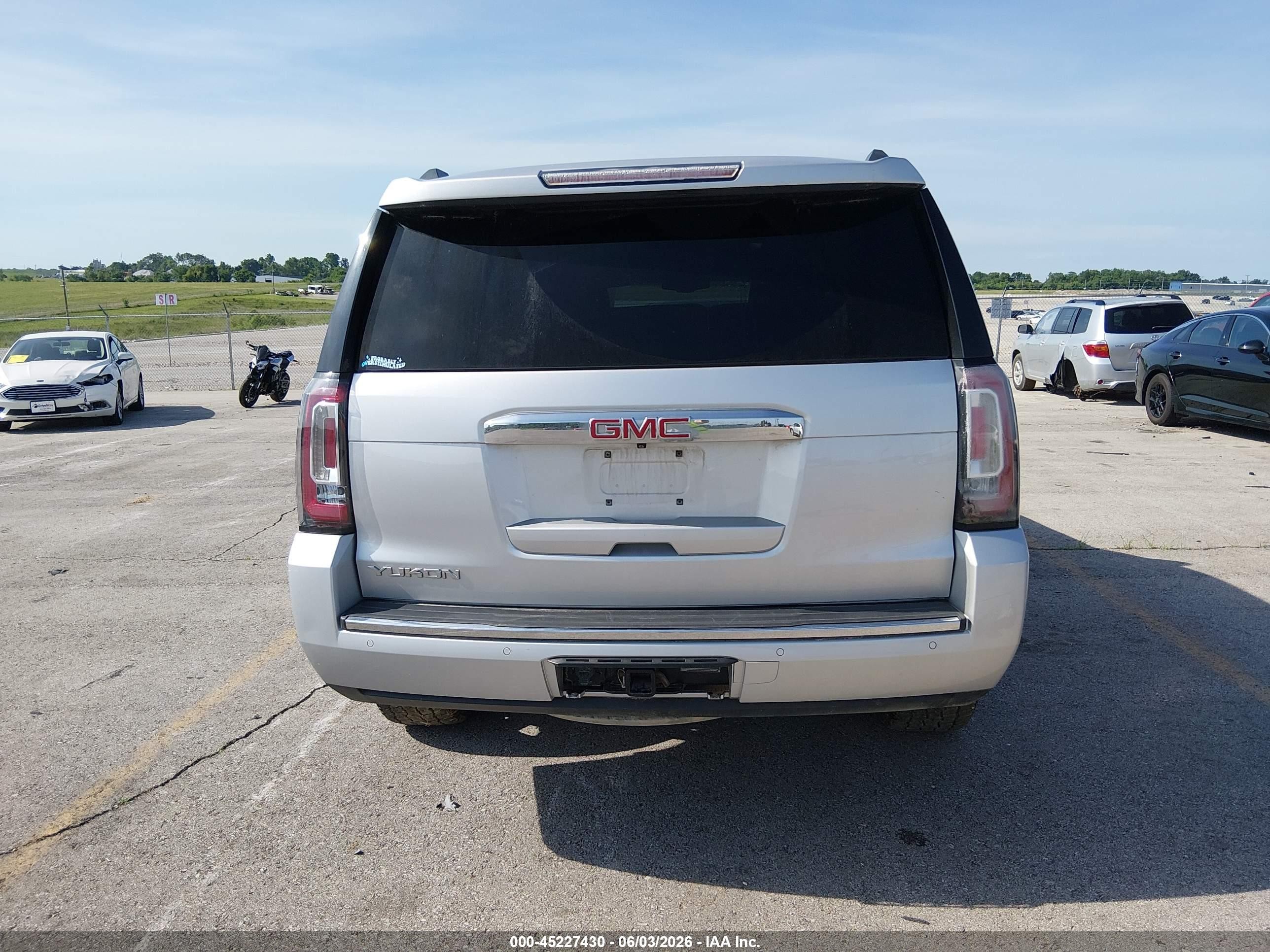 2015 Gmc Yukon Denali Silver vin: 1GKS2CKJXFR677253