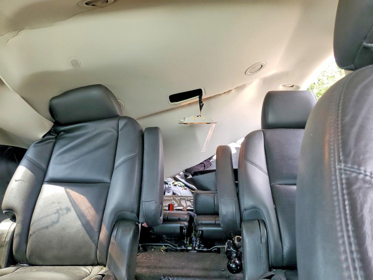 2012 Gmc Yukon Denali Silver vin: 1GKS2EEF0CR140471