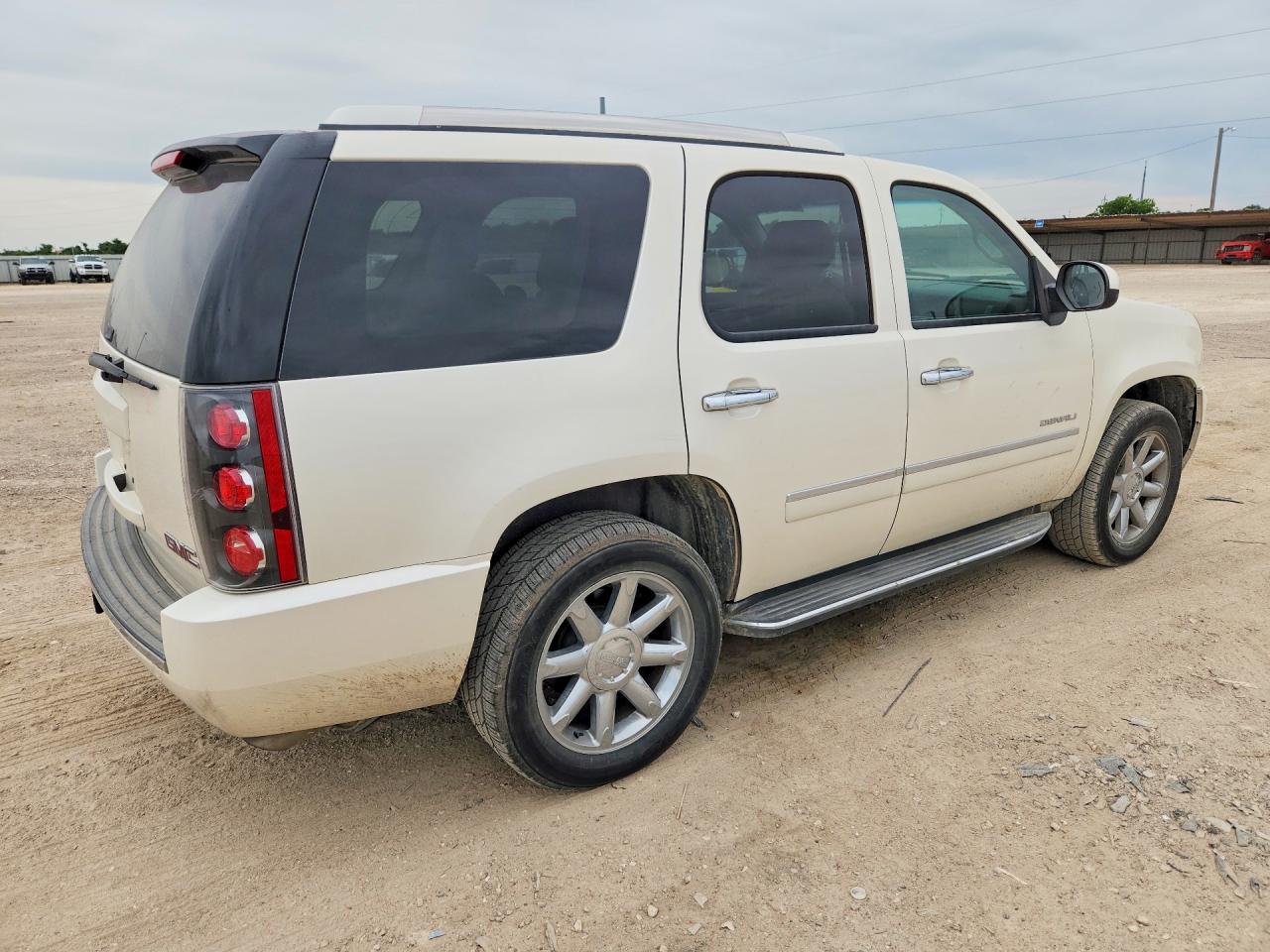 2013 Gmc Yukon White vin: 1GKS2EEF0DR228292