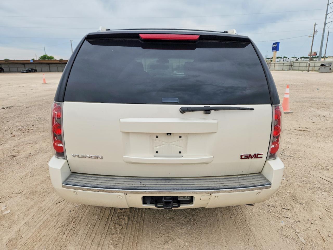 2013 Gmc Yukon White vin: 1GKS2EEF0DR228292