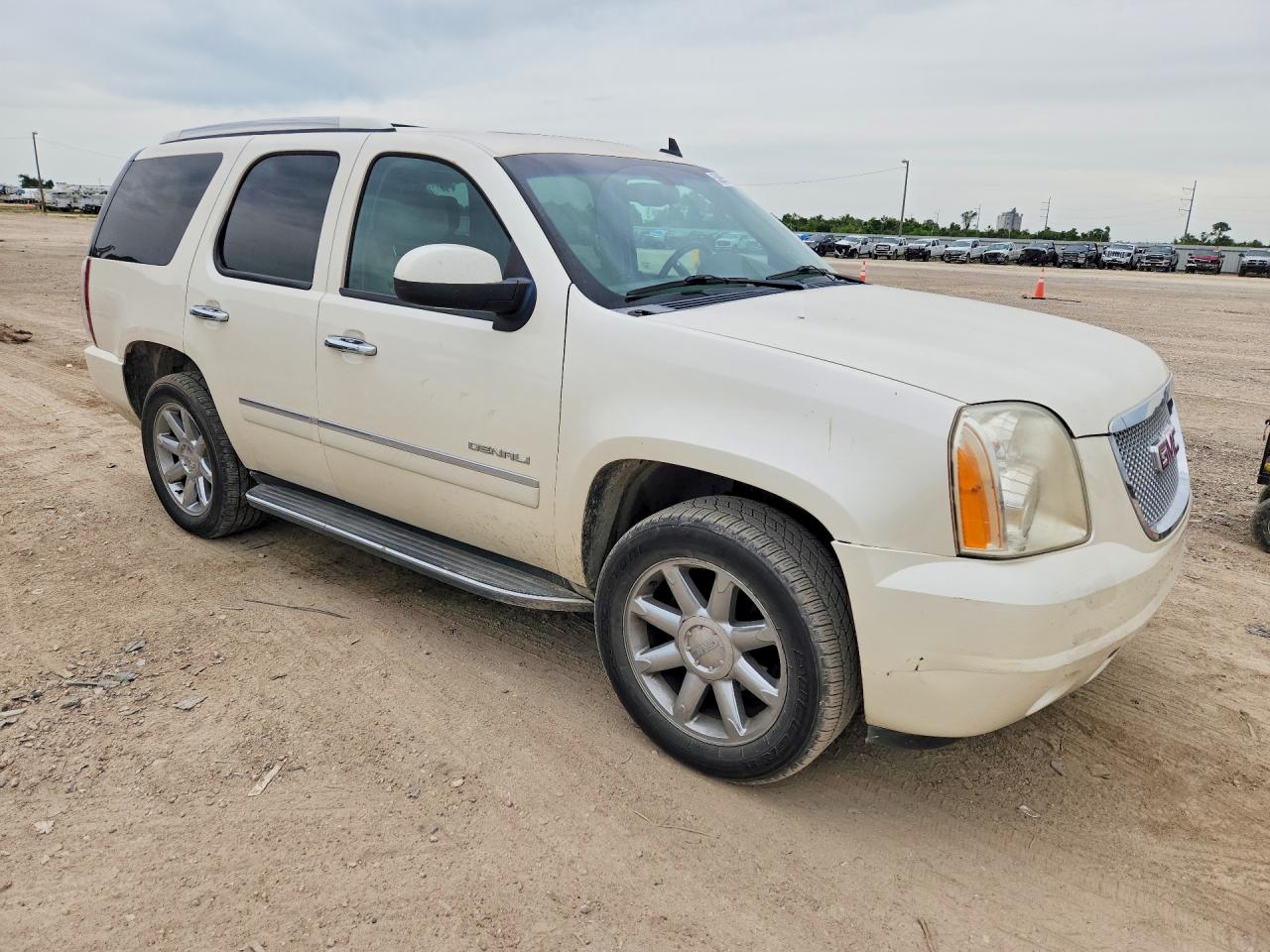 2013 Gmc Yukon White vin: 1GKS2EEF0DR228292