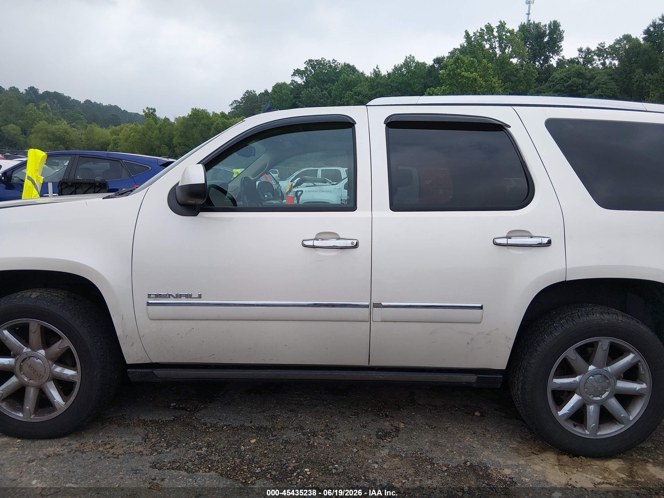 2013 Gmc Yukon Denali Белый vin: 1GKS2EEF0DR329705