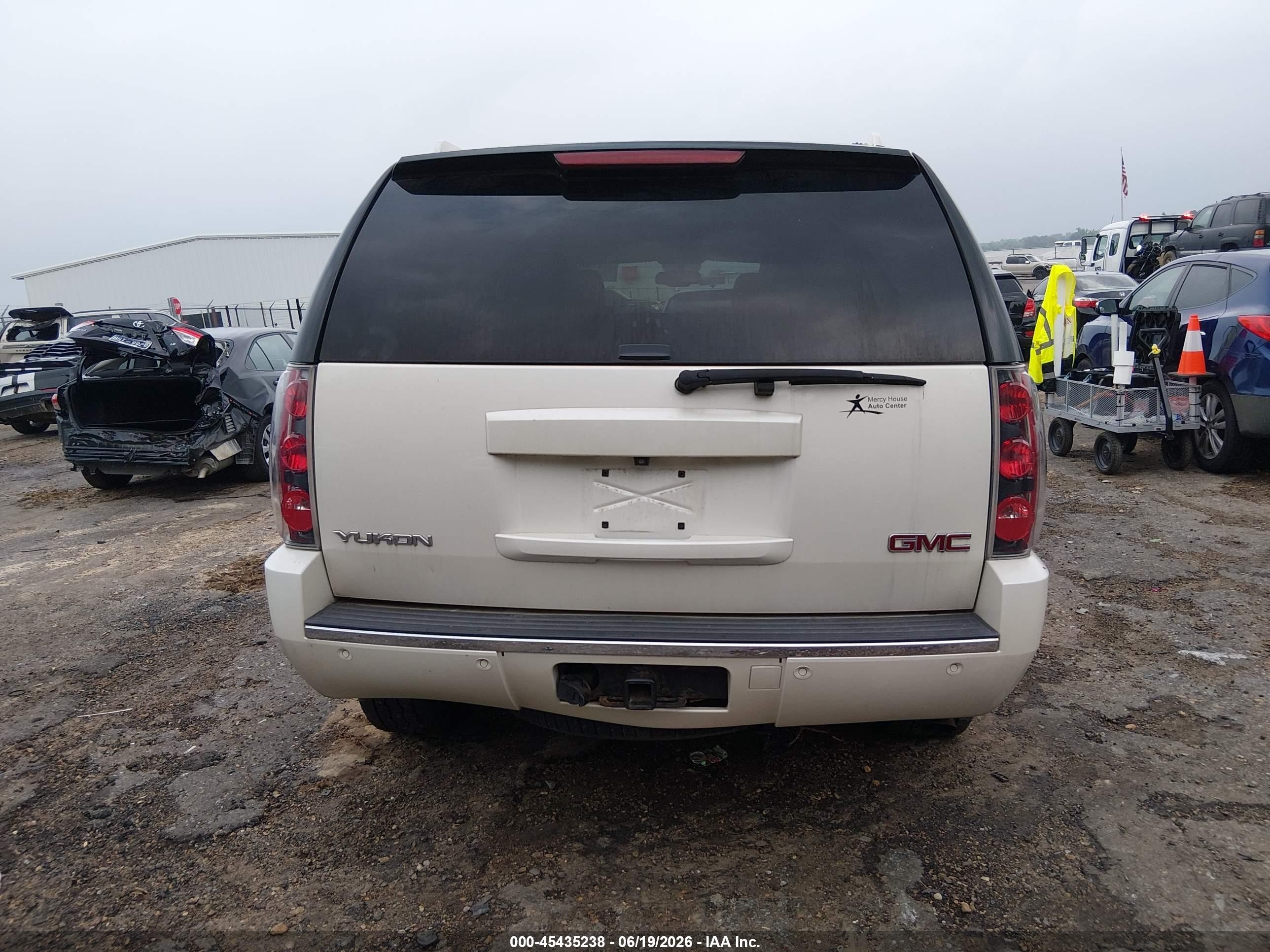 2013 Gmc Yukon Denali Белый vin: 1GKS2EEF0DR329705