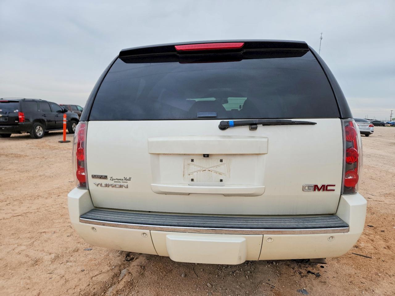 2011 Gmc Yukon Denali Beige vin: 1GKS2EEF1BR360989
