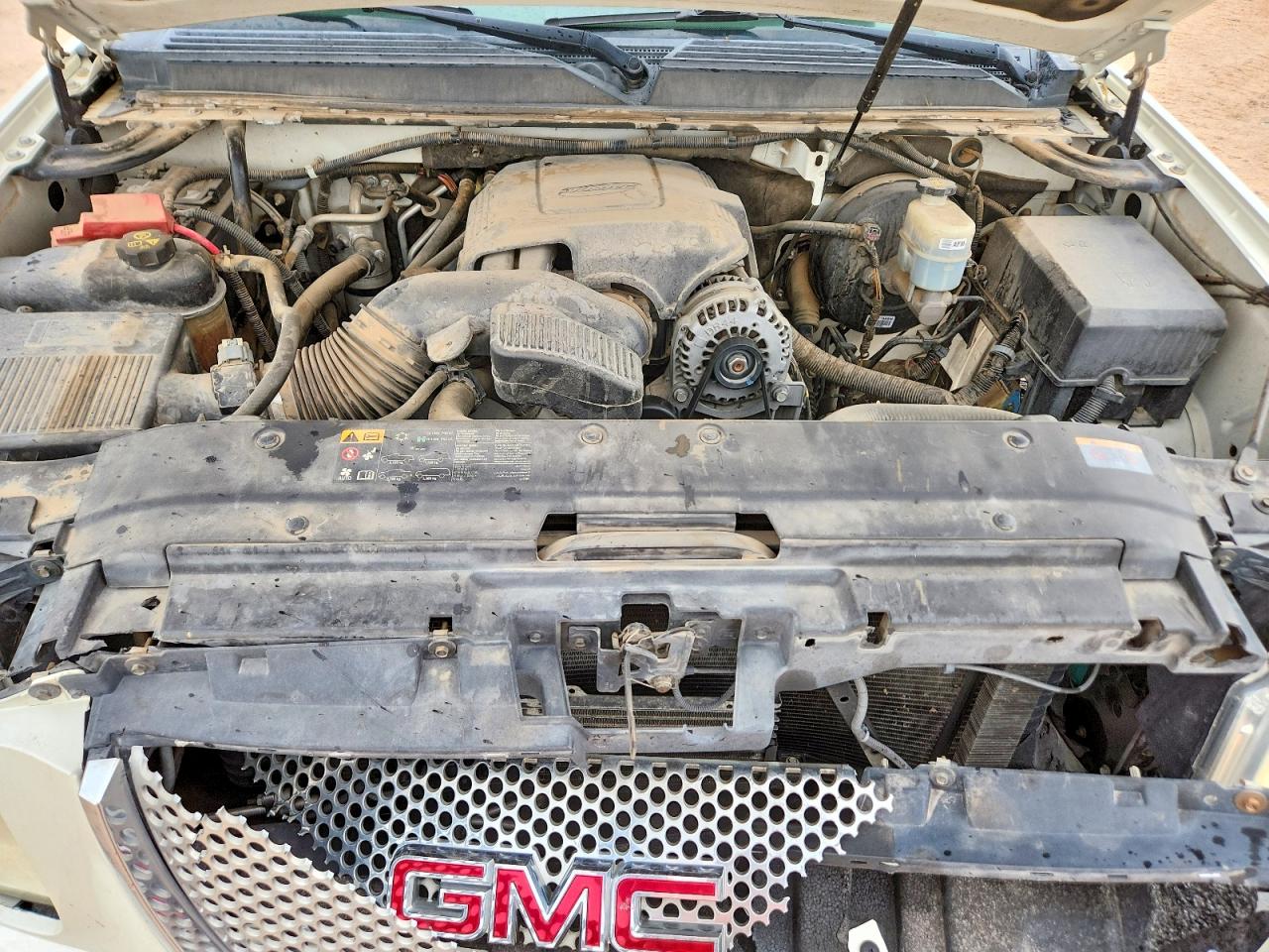 2011 Gmc Yukon Denali Beige vin: 1GKS2EEF1BR360989