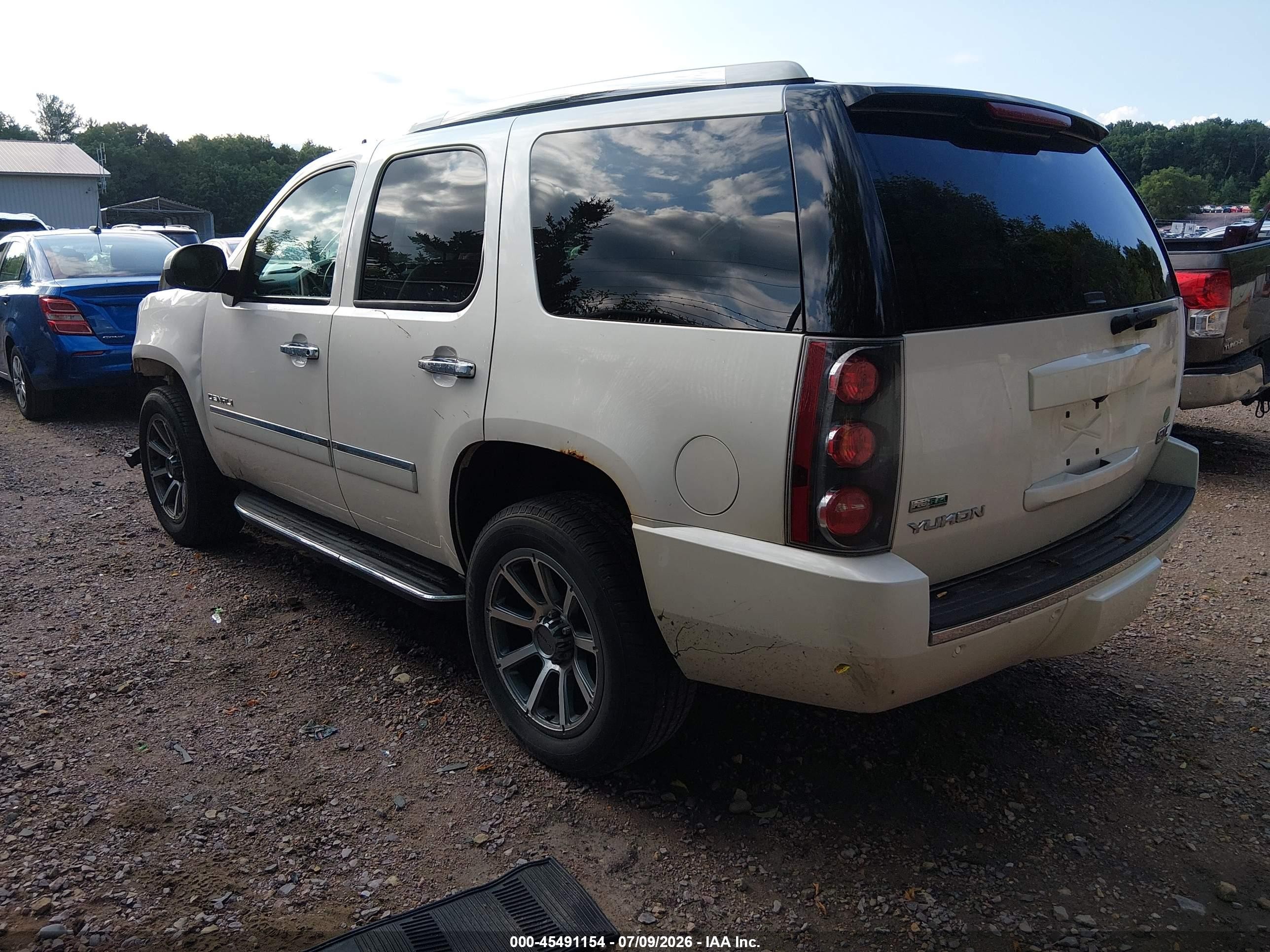 2012 Gmc Yukon Denali White vin: 1GKS2EEF1CR283140