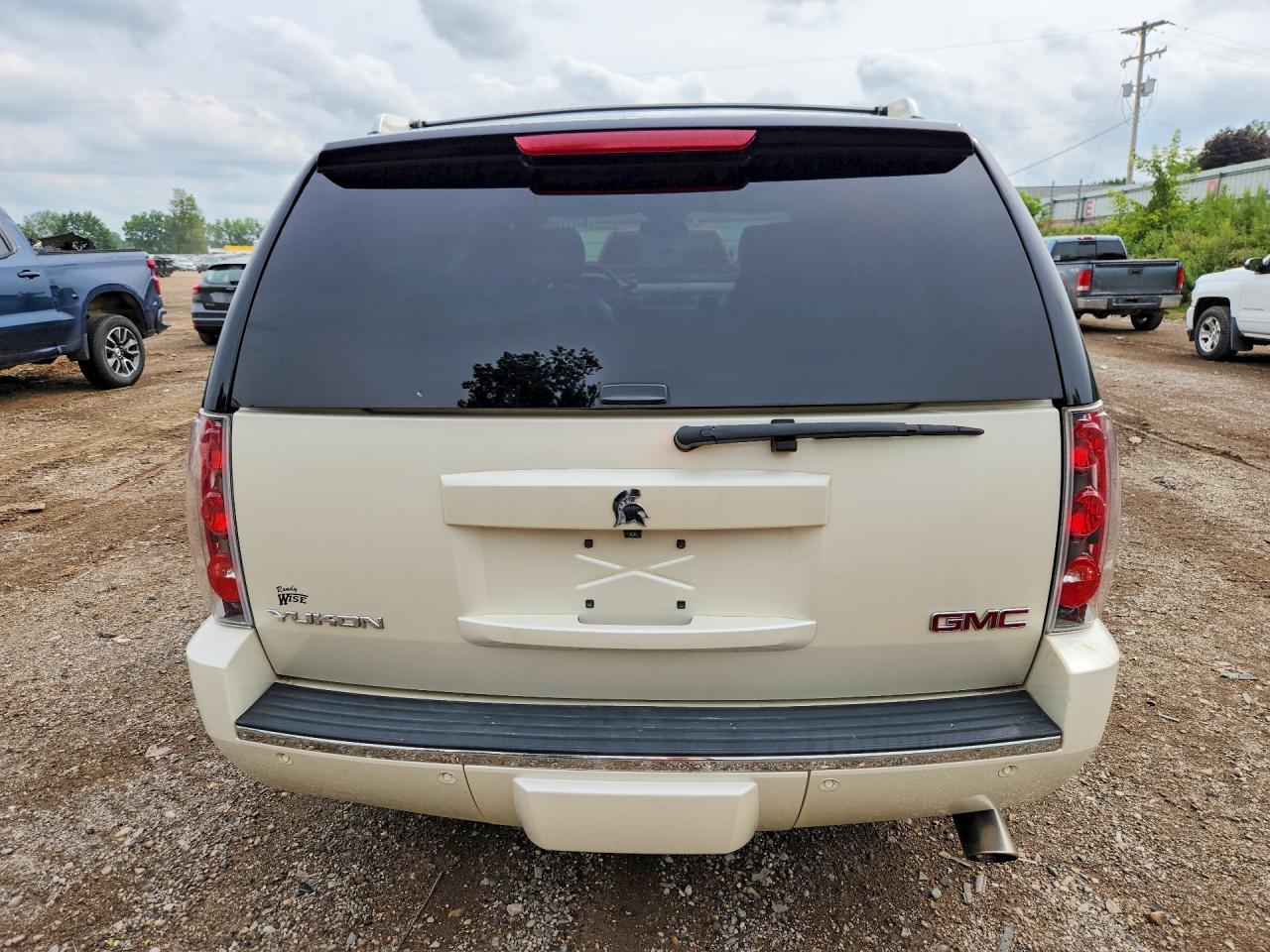 2013 Gmc Yukon Denali White vin: 1GKS2EEF1DR341975