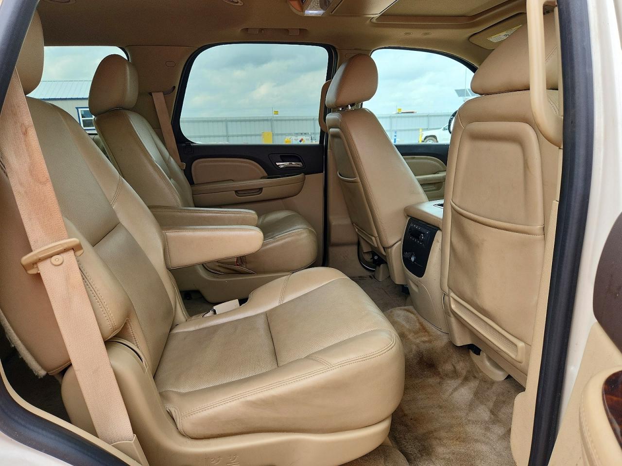 2011 Gmc Yukon Denali White vin: 1GKS2EEF2BR214200