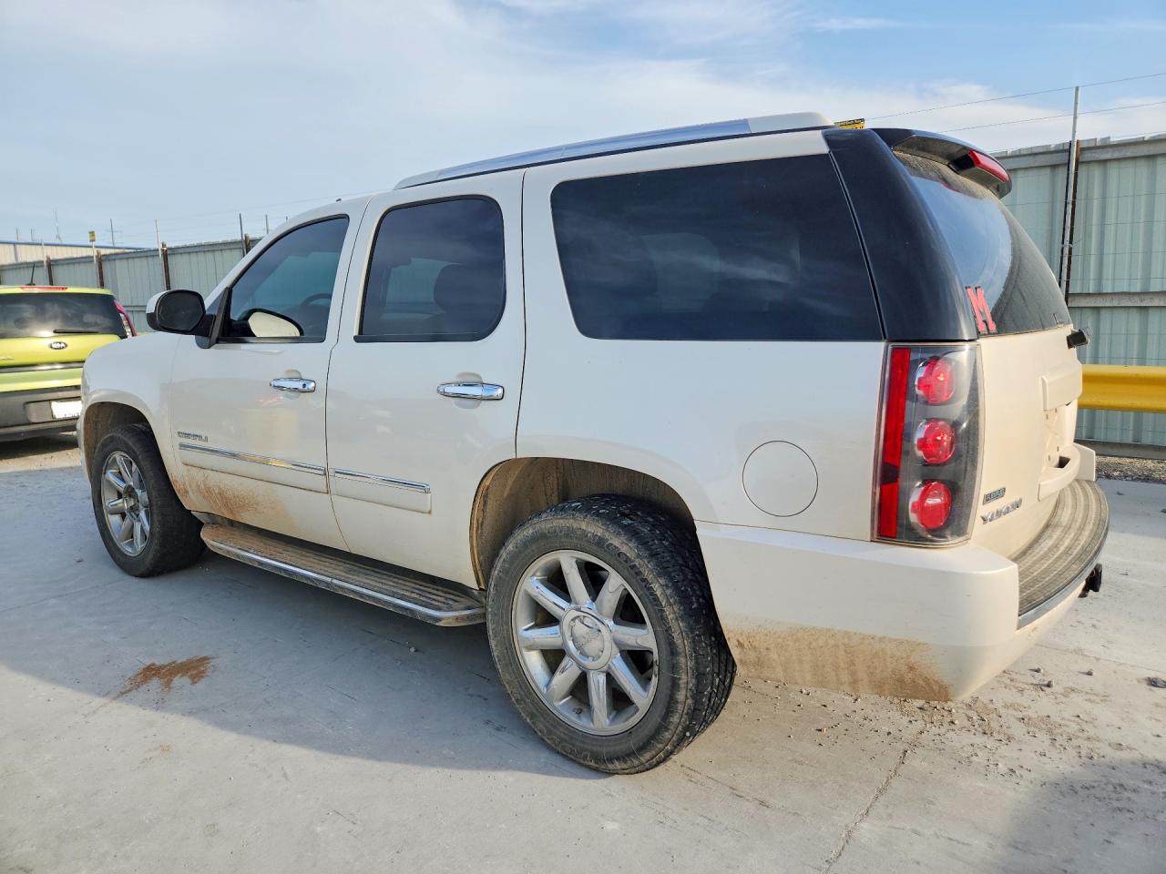 2012 Gmc Yukon Denali White vin: 1GKS2EEF2CR310524