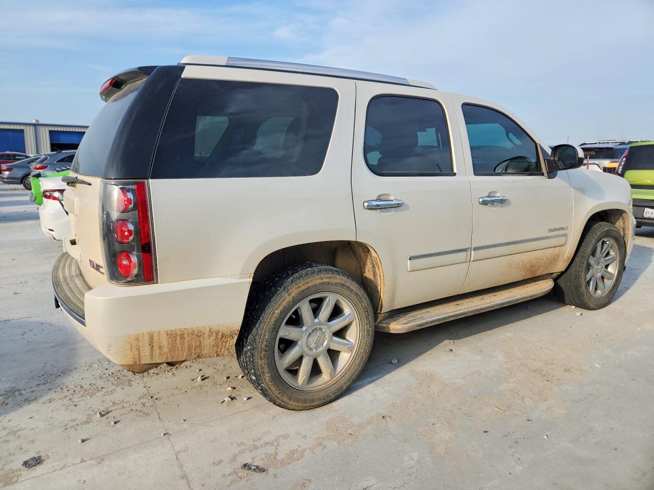 2012 Gmc Yukon Denali White vin: 1GKS2EEF2CR310524