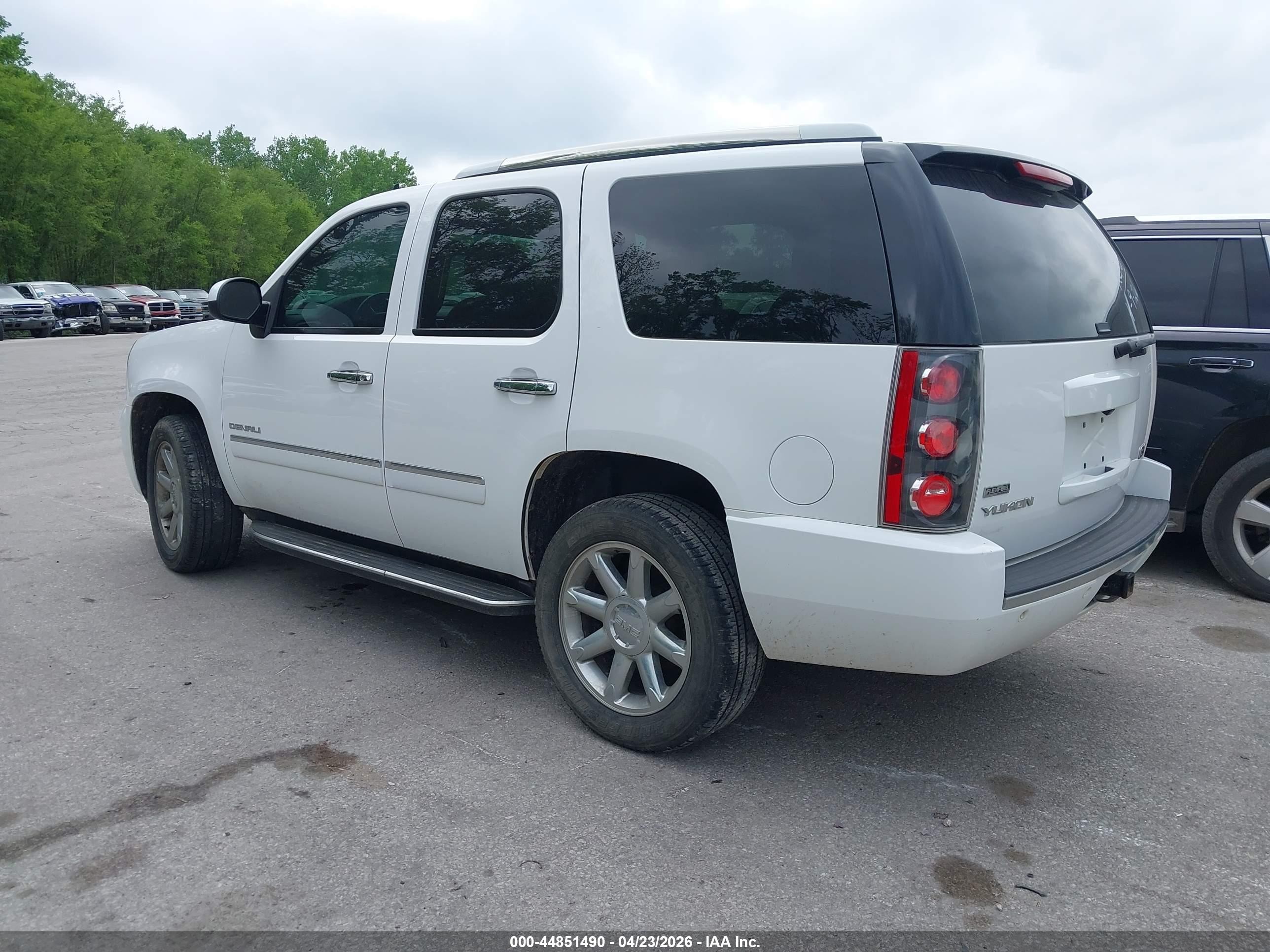 2012 Gmc Yukon Denali White vin: 1GKS2EEF2CR314640