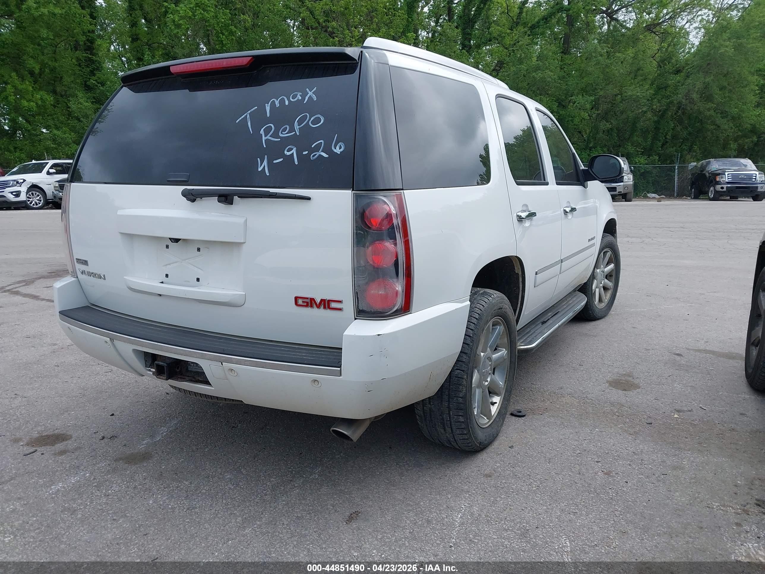 2012 Gmc Yukon Denali White vin: 1GKS2EEF2CR314640