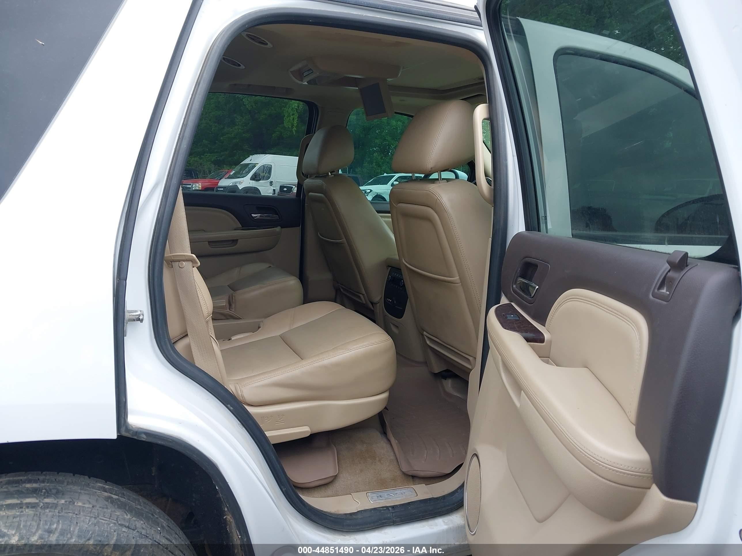 2012 Gmc Yukon Denali White vin: 1GKS2EEF2CR314640