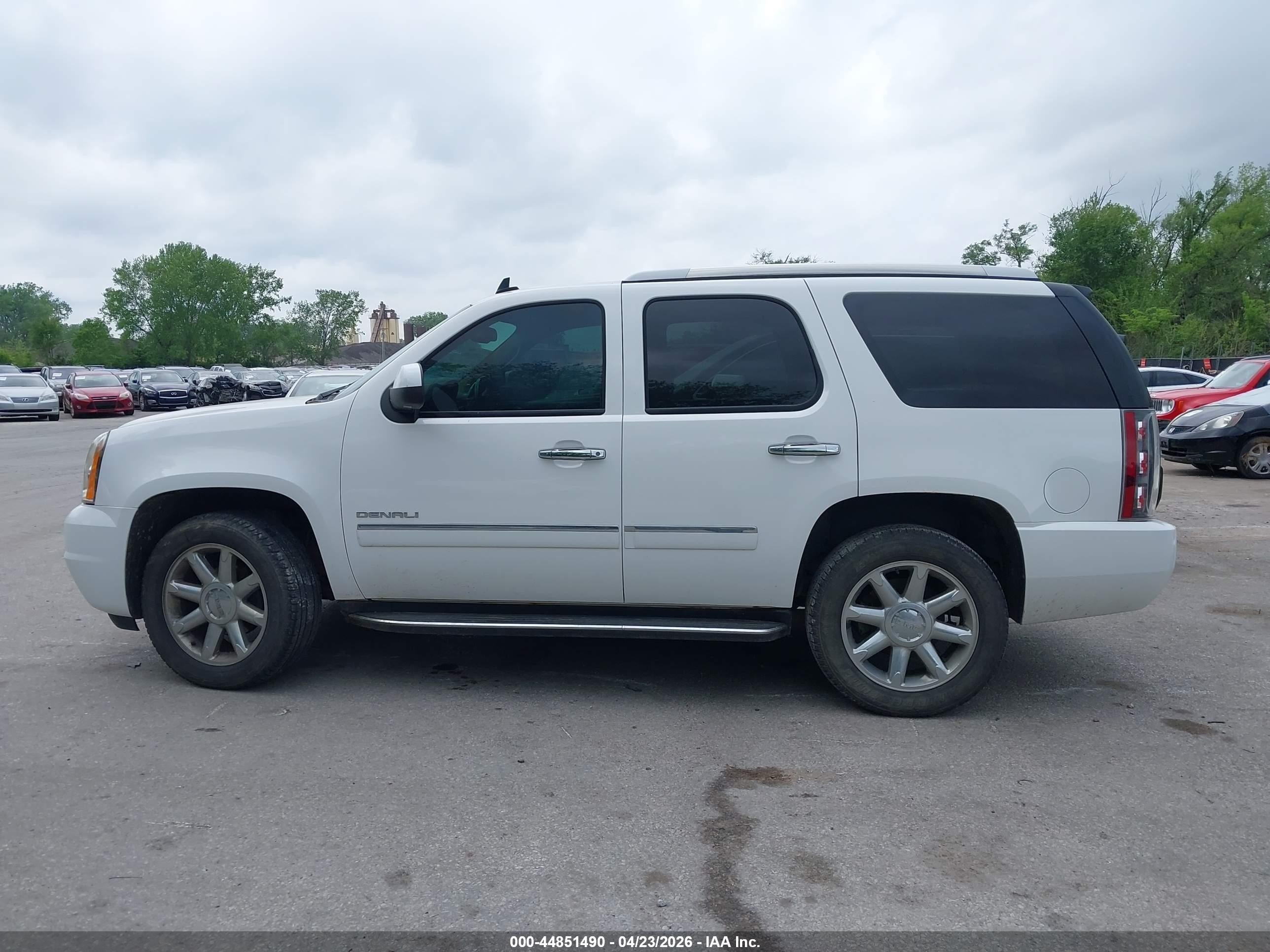2012 Gmc Yukon Denali White vin: 1GKS2EEF2CR314640