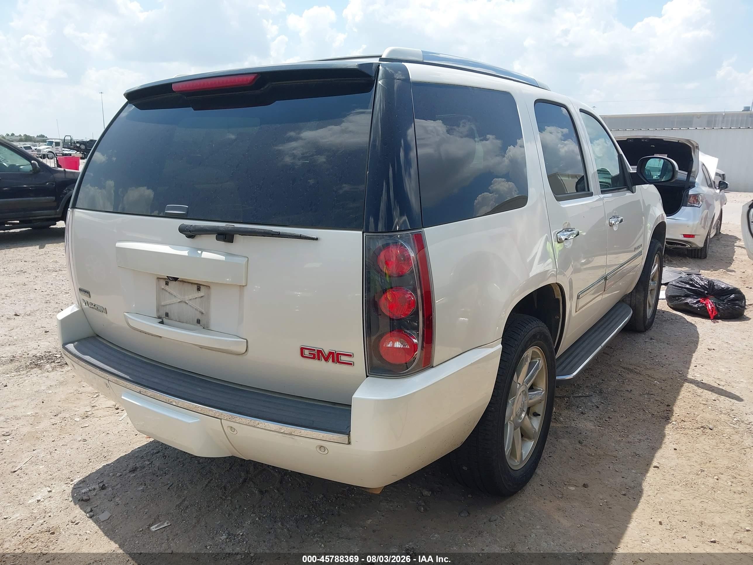 2012 Gmc Yukon Denali White vin: 1GKS2EEF2CR325007