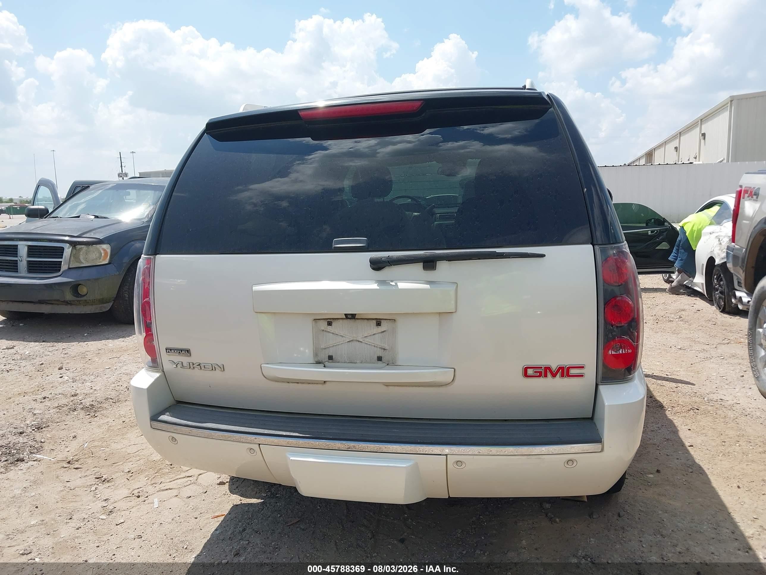 2012 Gmc Yukon Denali White vin: 1GKS2EEF2CR325007