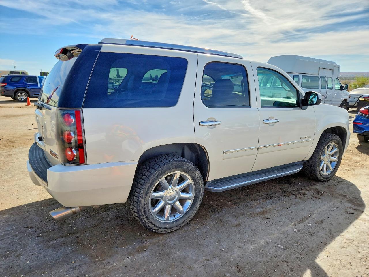 2013 Gmc Yukon Denali White vin: 1GKS2EEF2DR215799