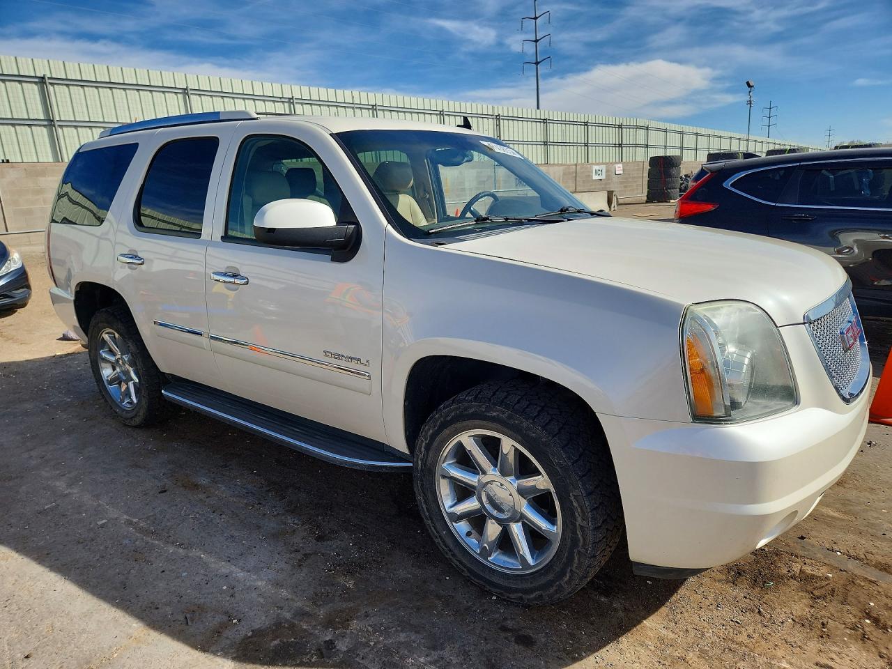 2013 Gmc Yukon Denali White vin: 1GKS2EEF2DR215799