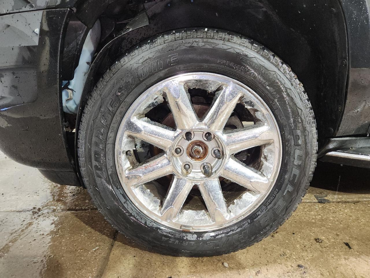 2013 Gmc Yukon Denali Black vin: 1GKS2EEF2DR329950 Damage: Left Front Center Cap, Missing, Replacement Required