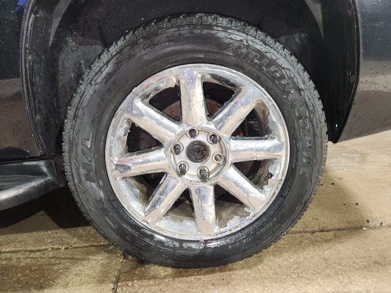 2013 Gmc Yukon Denali Black vin: 1GKS2EEF2DR329950 Damage: Left Rear Center Cap, Missing, Replacement Required