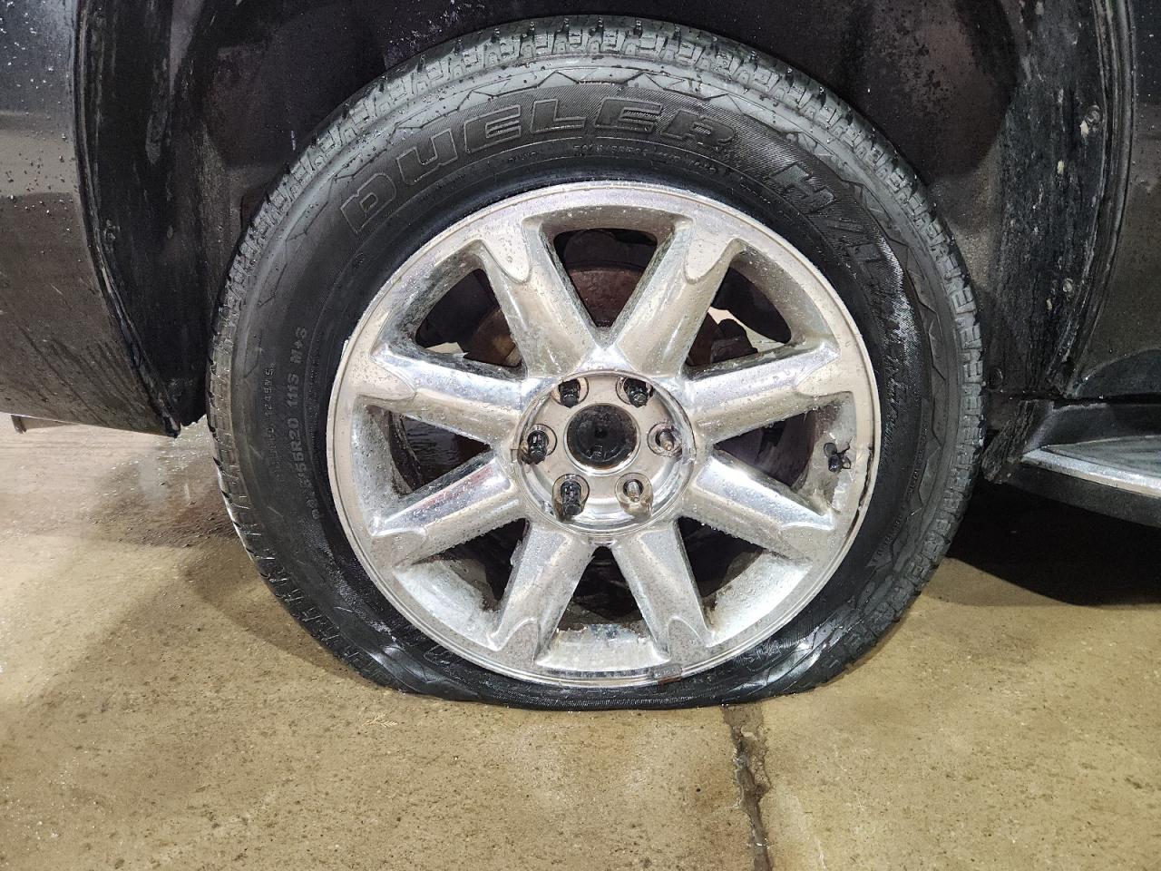 2013 Gmc Yukon Denali Black vin: 1GKS2EEF2DR329950 Damage: Right Rear Tire, Cut, Replacement Required
