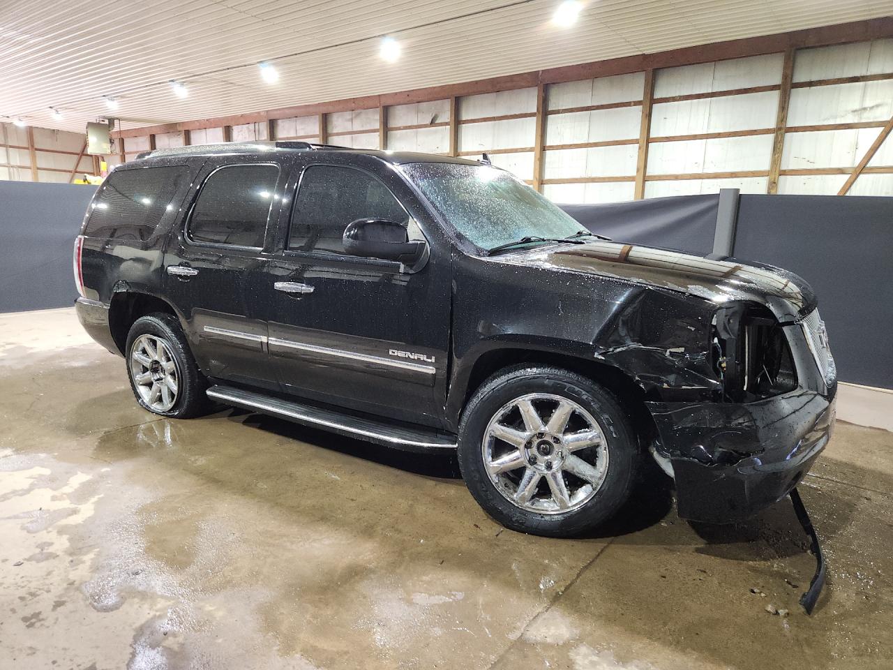 2013 Gmc Yukon Denali Black vin: 1GKS2EEF2DR329950 Damage: Right Head Lamp, Missing, Replacement Required