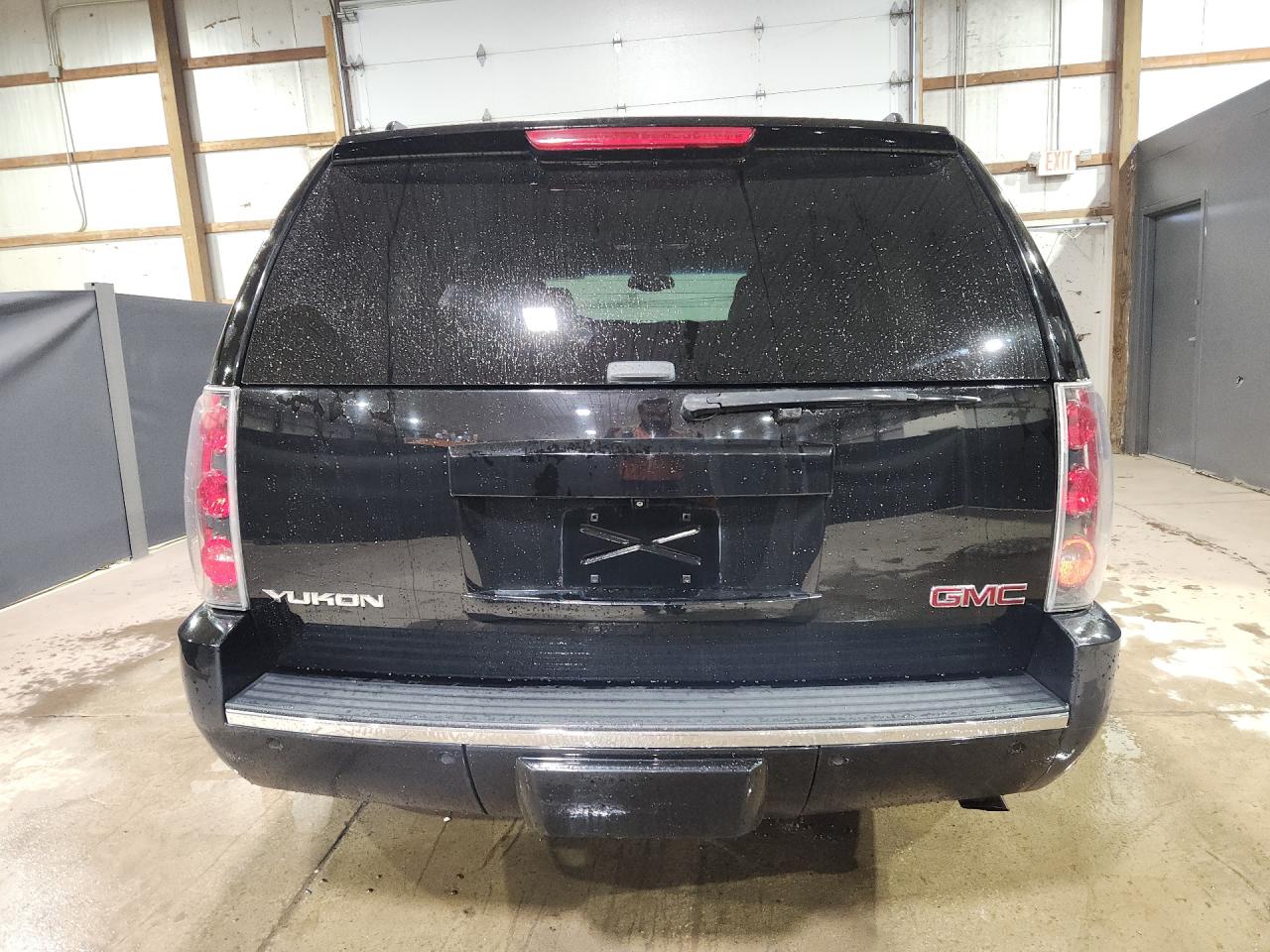 2013 Gmc Yukon Denali Black vin: 1GKS2EEF2DR329950 Damage: Rear Bumper, Heavy Scratch, 1 To 2 Inches