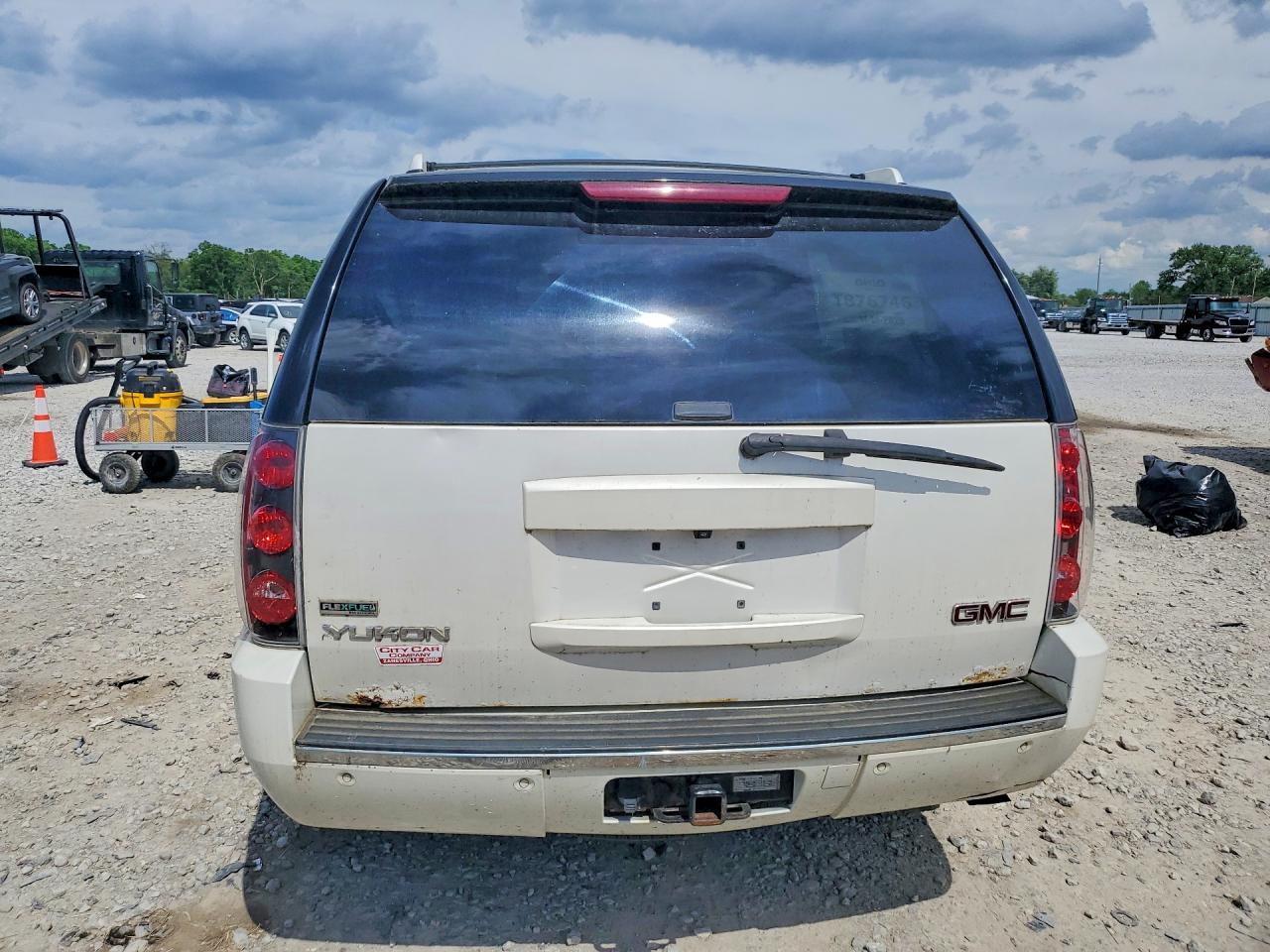 2011 Gmc Yukon Denali Cream vin: 1GKS2EEF3BR186911