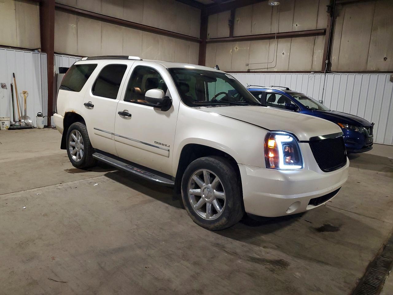2011 Gmc Yukon Denali White vin: 1GKS2EEF4BR242676