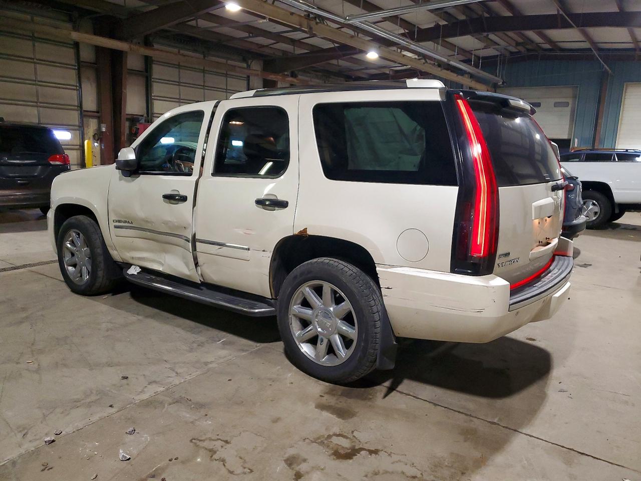 2011 Gmc Yukon Denali White vin: 1GKS2EEF4BR242676