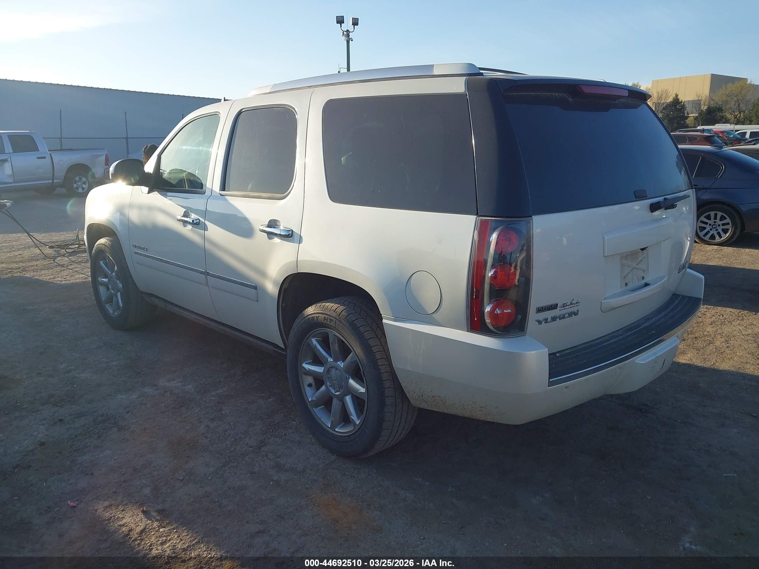 2011 Gmc Yukon Denali White vin: 1GKS2EEF4BR395543