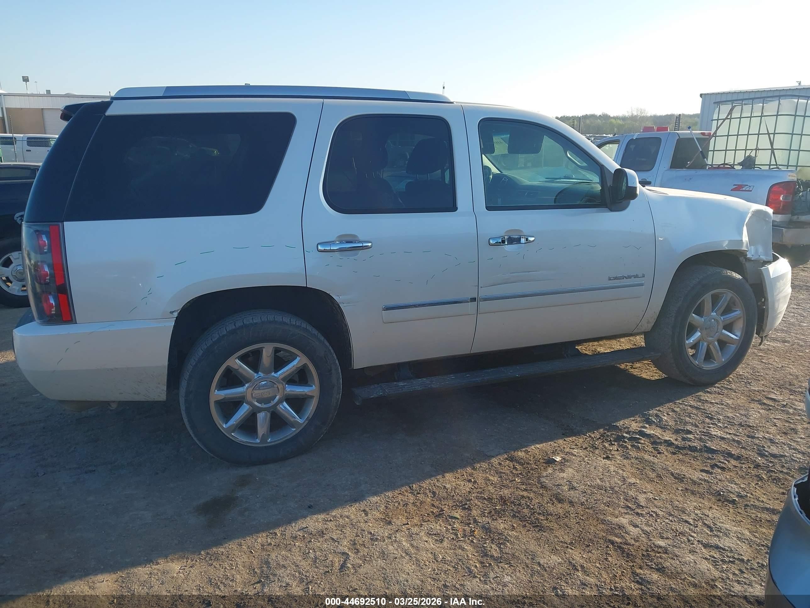 2011 Gmc Yukon Denali White vin: 1GKS2EEF4BR395543