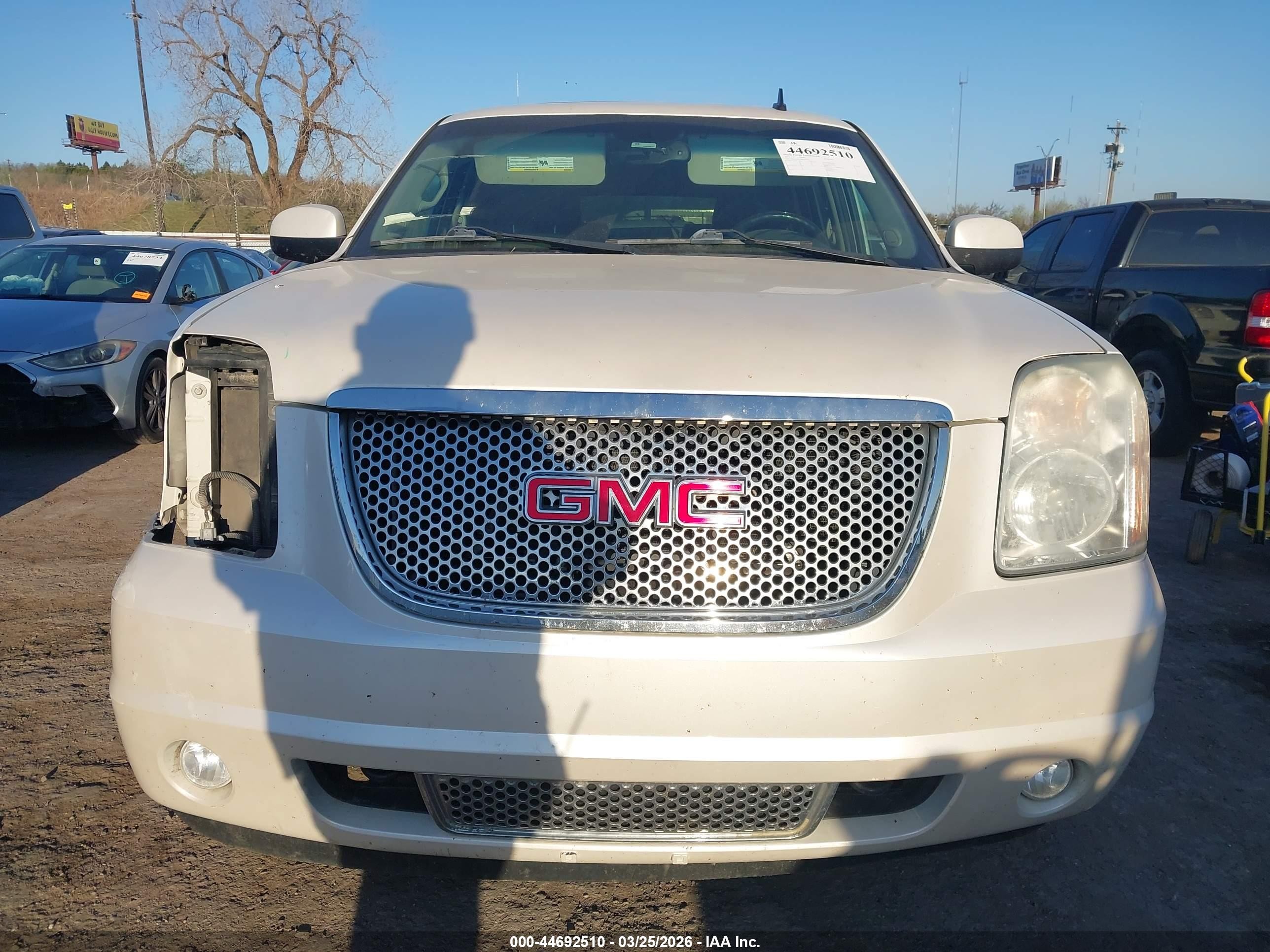 2011 Gmc Yukon Denali White vin: 1GKS2EEF4BR395543