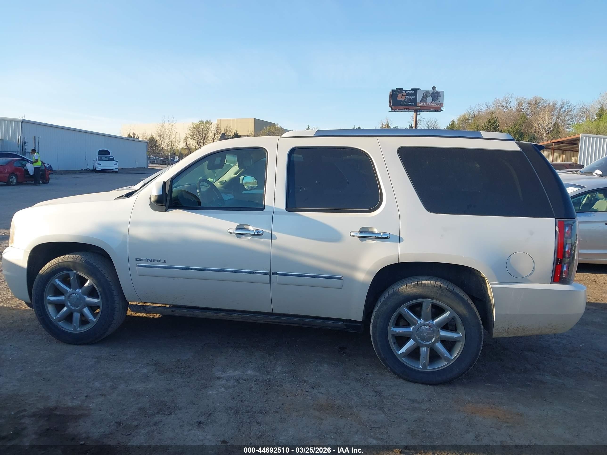 2011 Gmc Yukon Denali White vin: 1GKS2EEF4BR395543