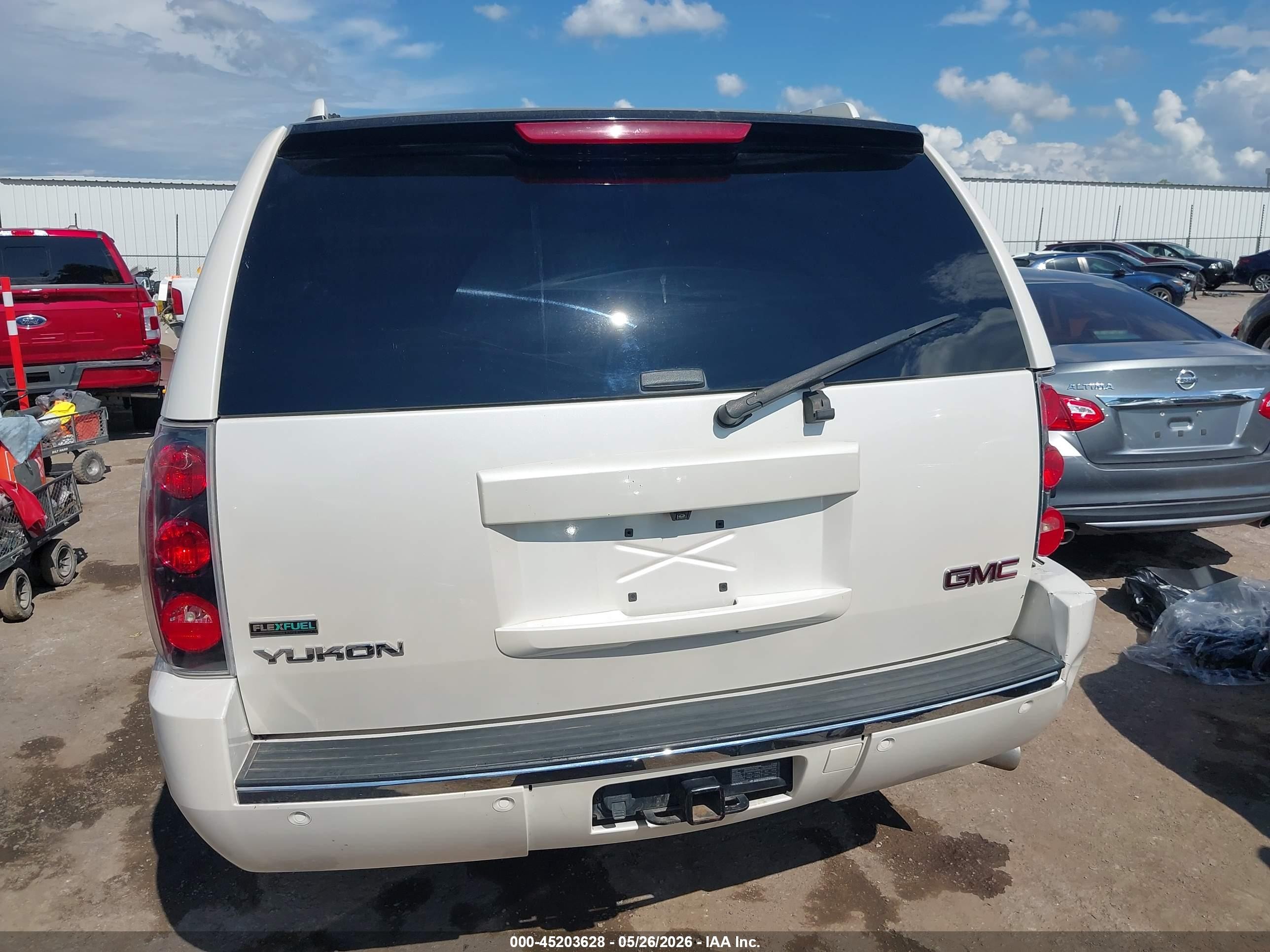 2012 Gmc Yukon Denali White vin: 1GKS2EEF4CR211459