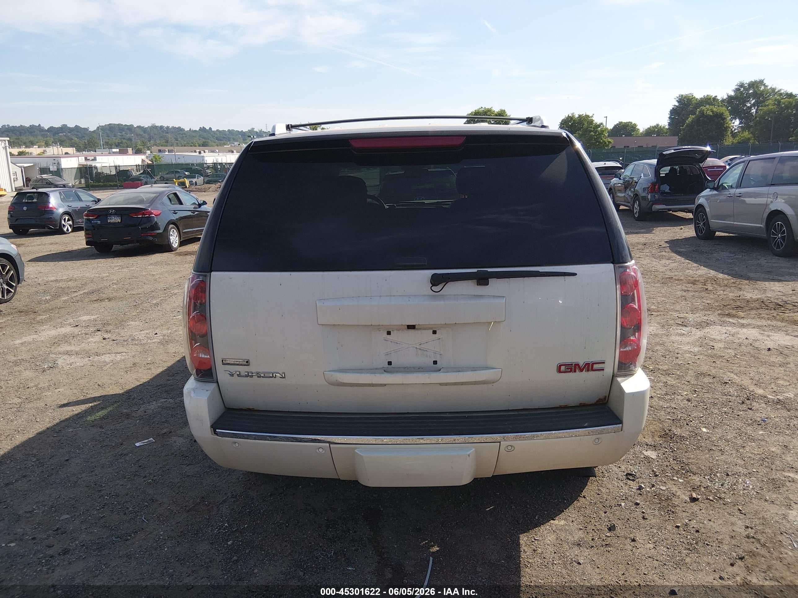 2011 Gmc Yukon Denali White vin: 1GKS2EEF5BR221058