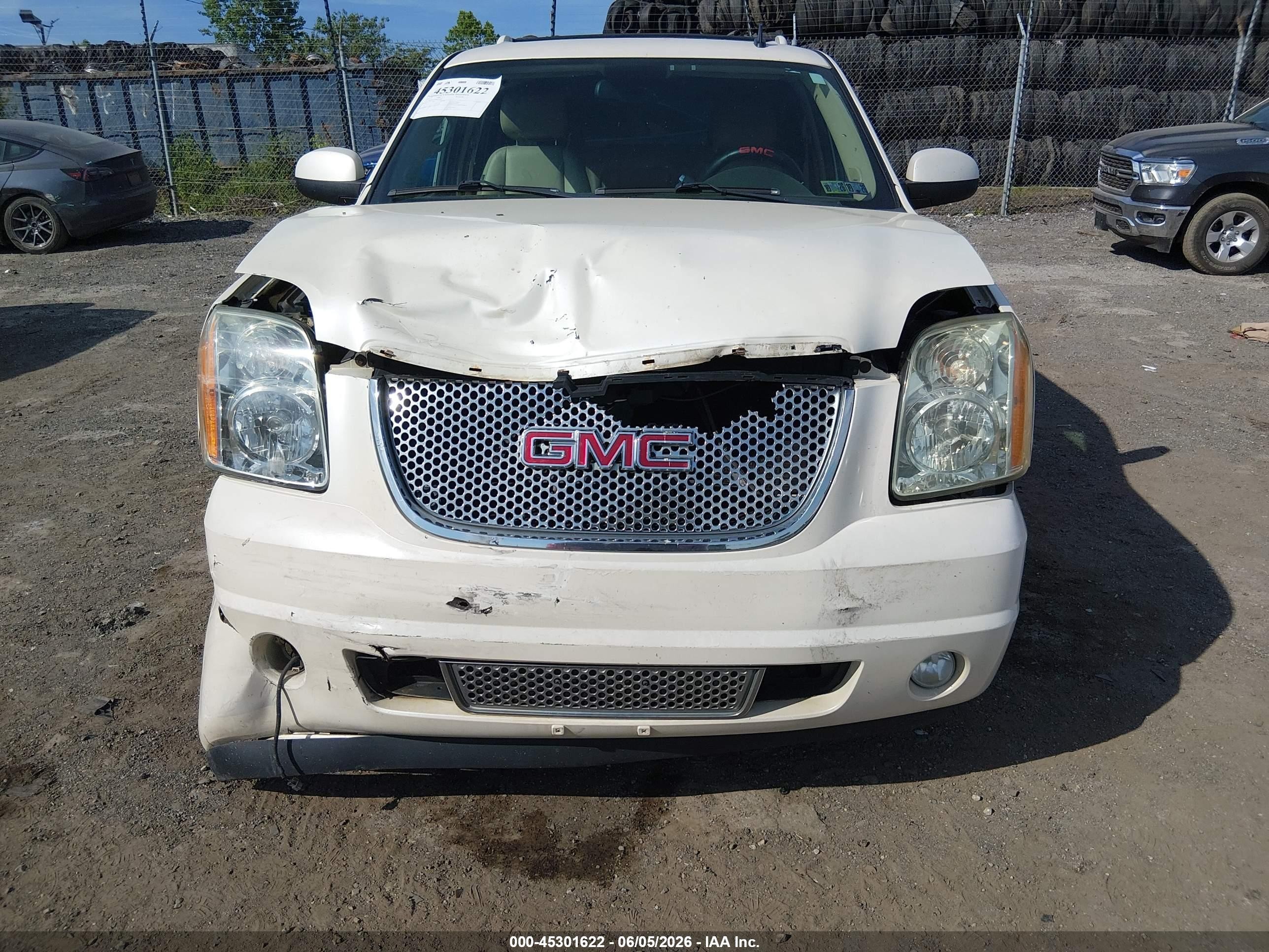 2011 Gmc Yukon Denali White vin: 1GKS2EEF5BR221058