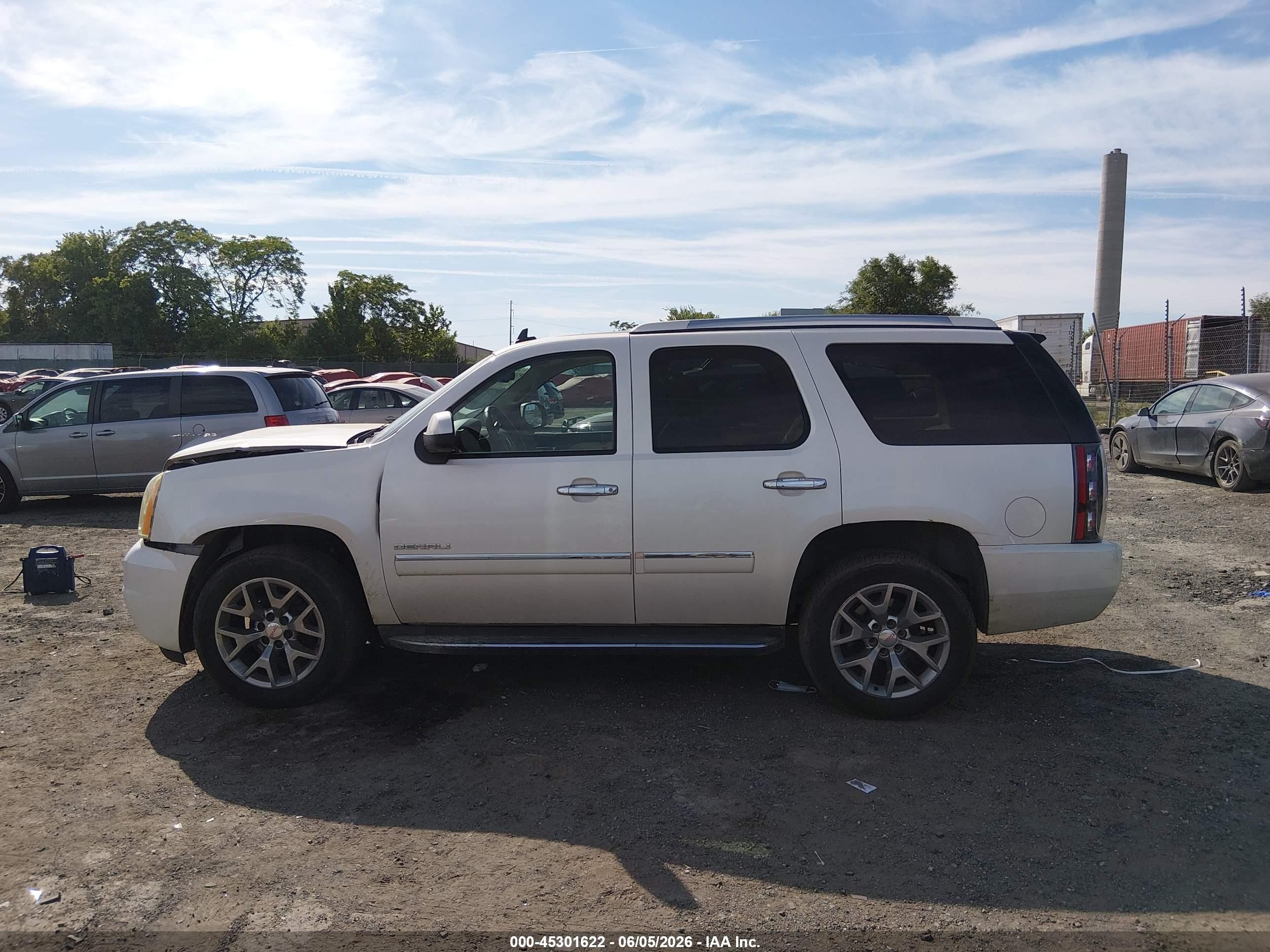 2011 Gmc Yukon Denali White vin: 1GKS2EEF5BR221058