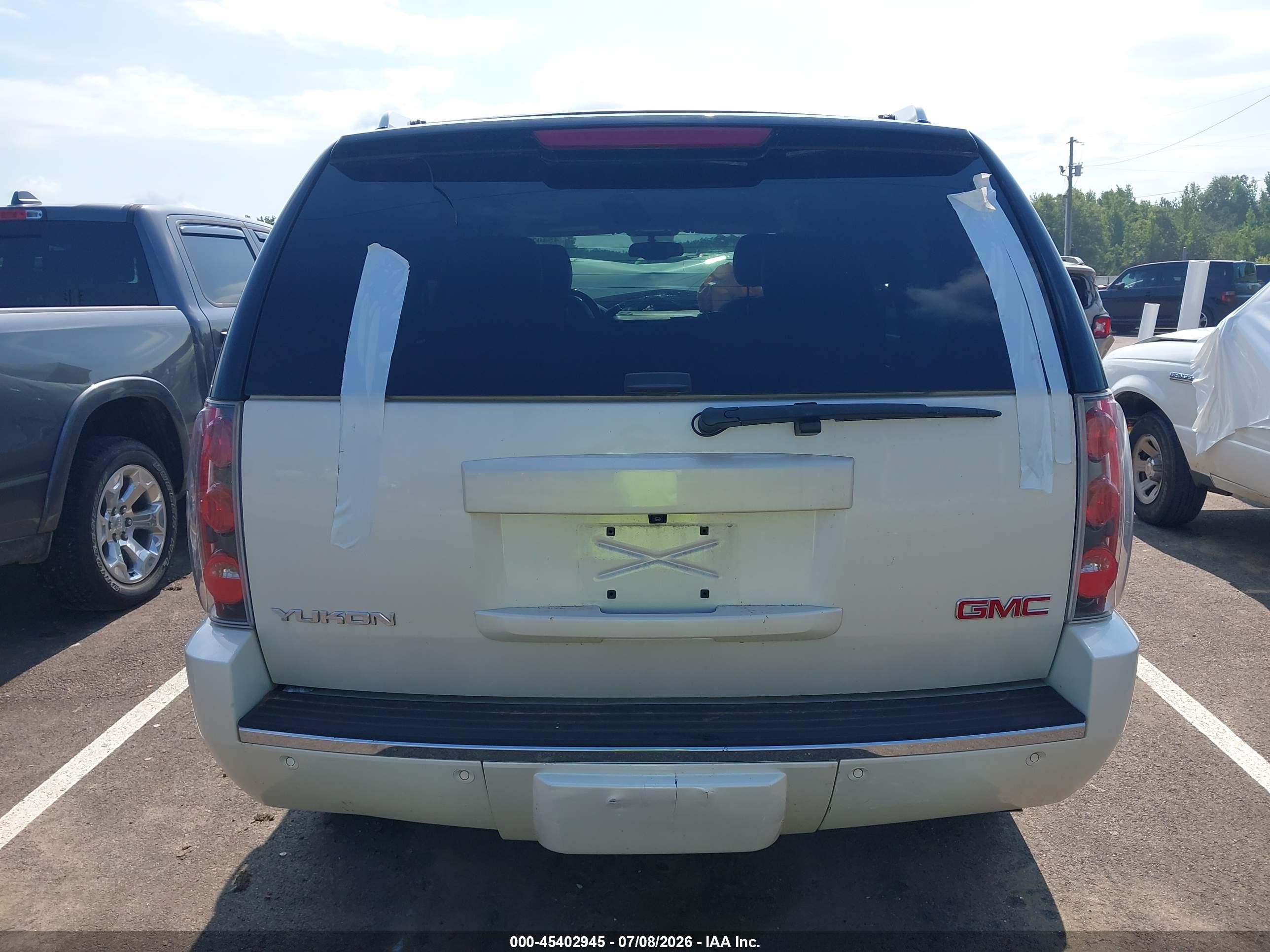 2013 Gmc Yukon Denali White vin: 1GKS2EEF5DR201167